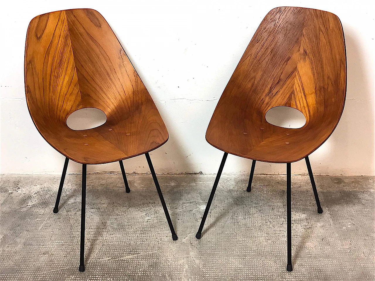 Pair of curved plywood chairs by Vittorio Nobili, 1950s 13