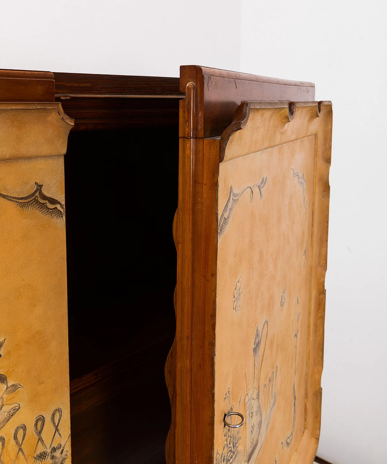 Mobile bar in legno decorato a smalto, anni '40 11