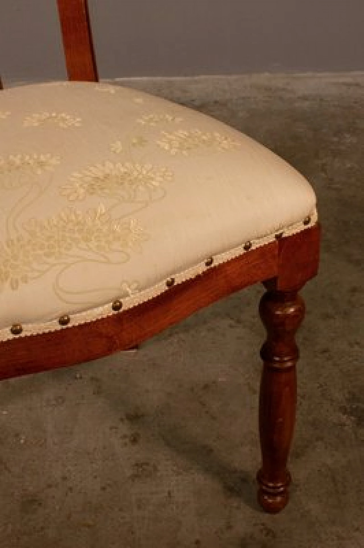 Tavolo in ciliegio con  4 sedie imbottite, anni '80 7