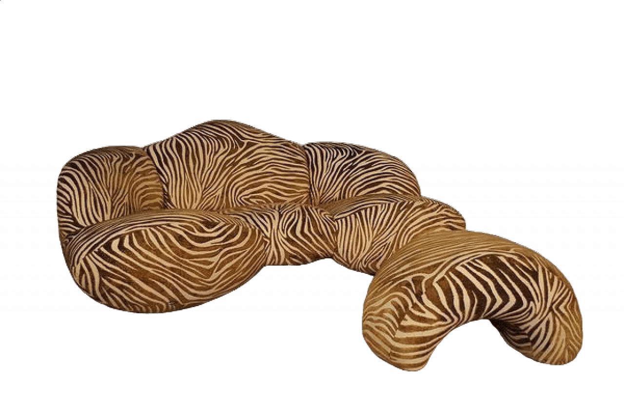 Divano Mumba zebrato con pouf di Bretz 21
