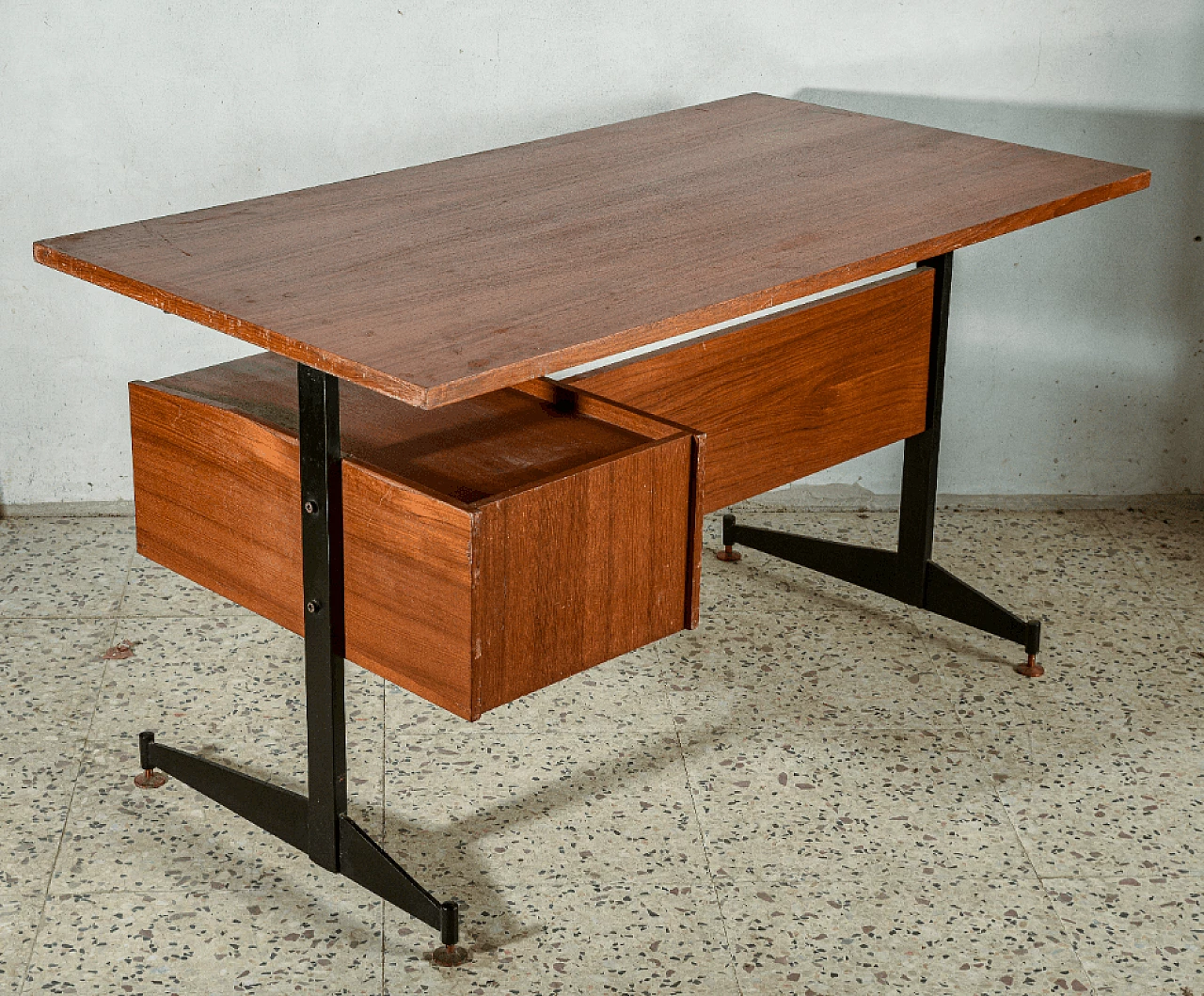 Scrivania in legno e metallo nero, anni '60 5