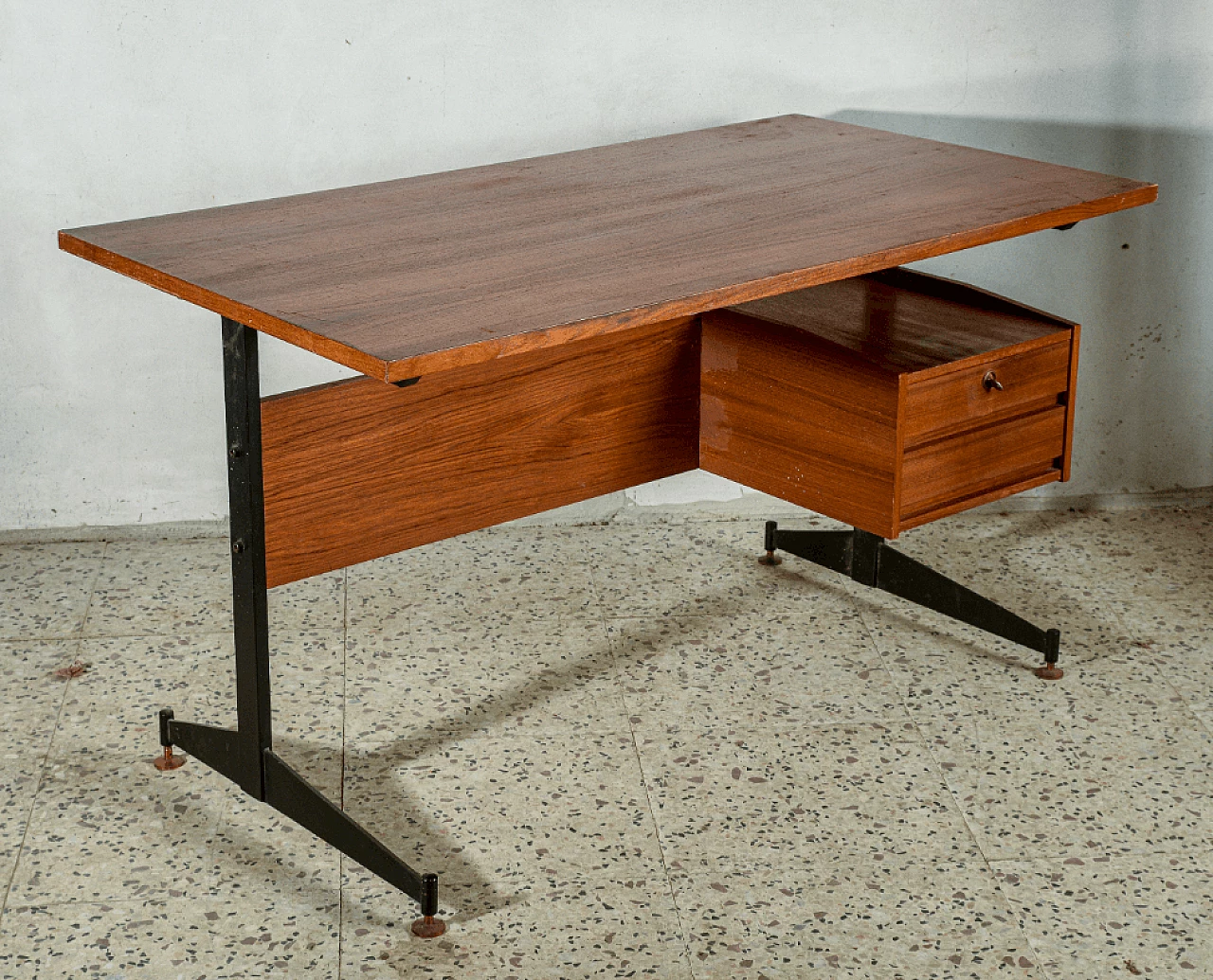 Scrivania in legno e metallo nero, anni '60 6