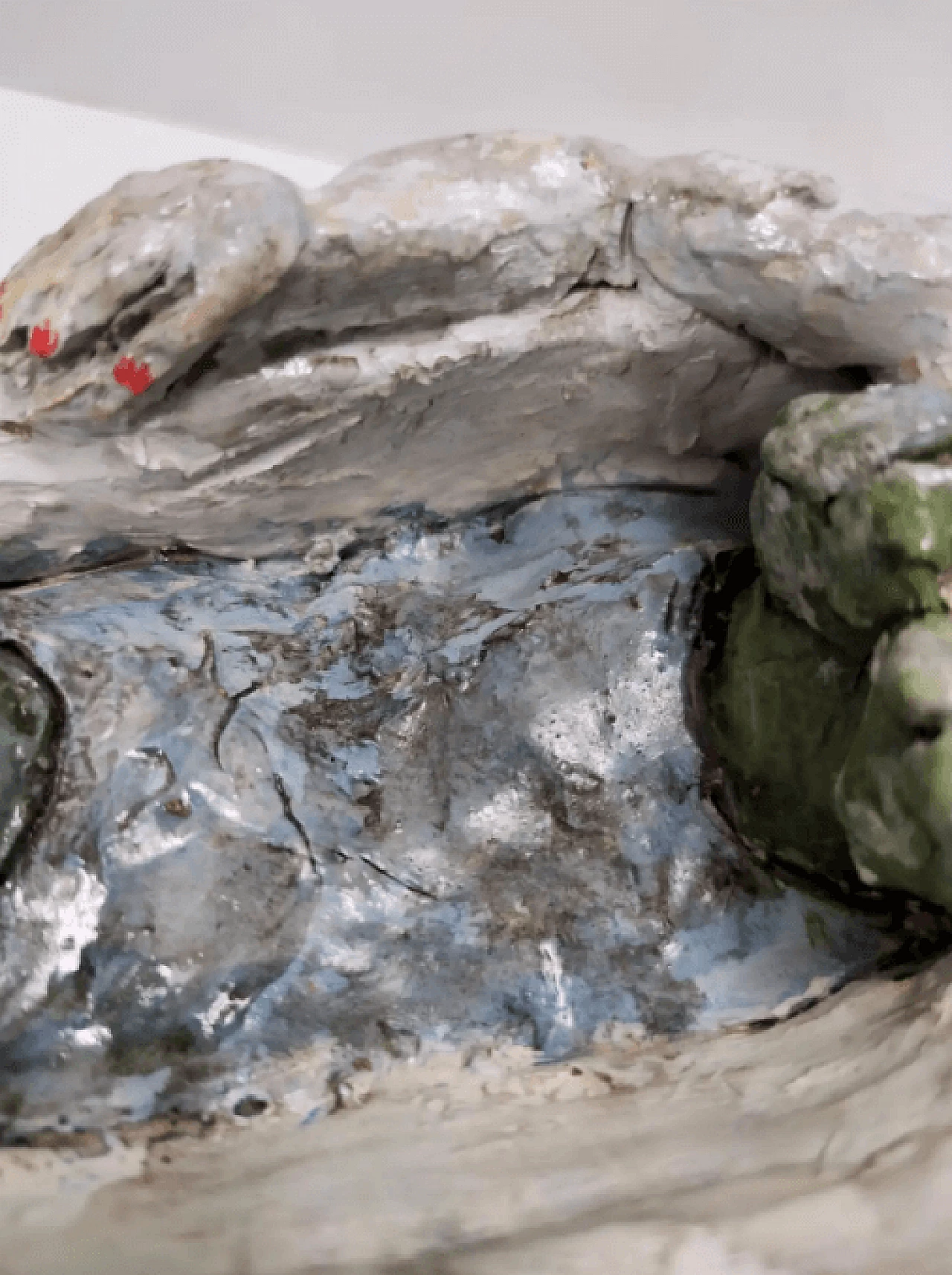 Sirena nella vasca da bagno, scultura in terracotta laccata, anni '80 4