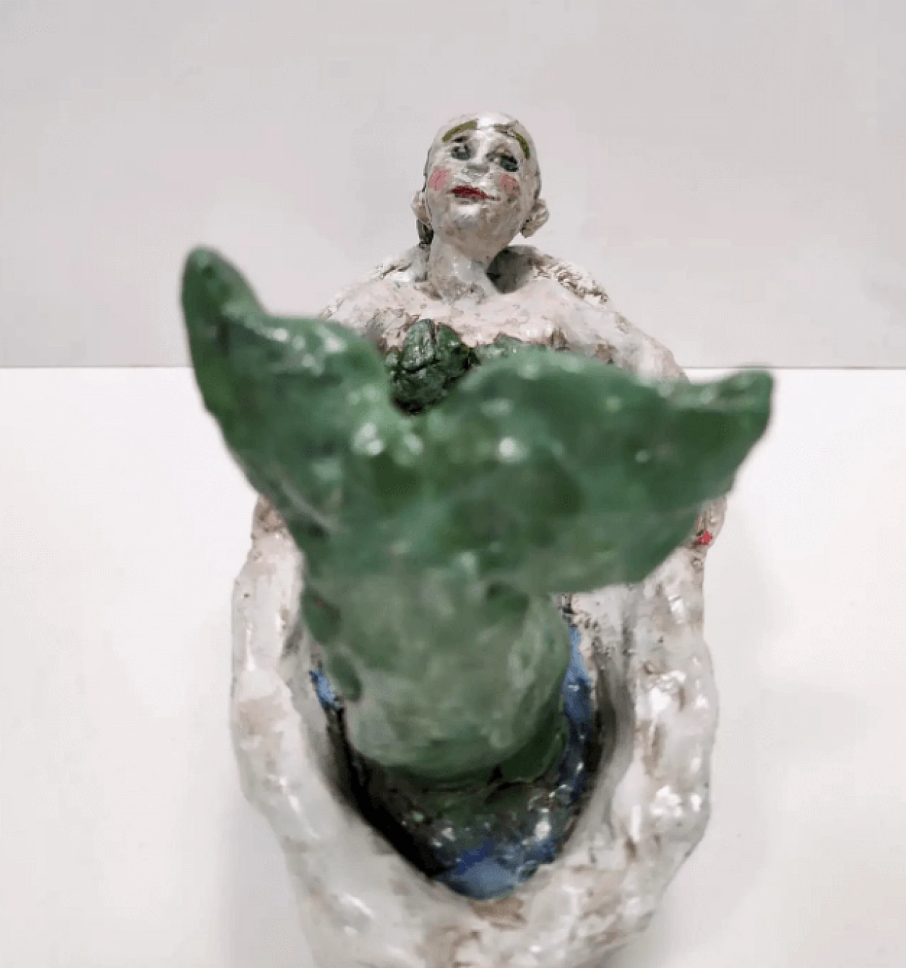 Sirena nella vasca da bagno, scultura in terracotta laccata, anni '80 9