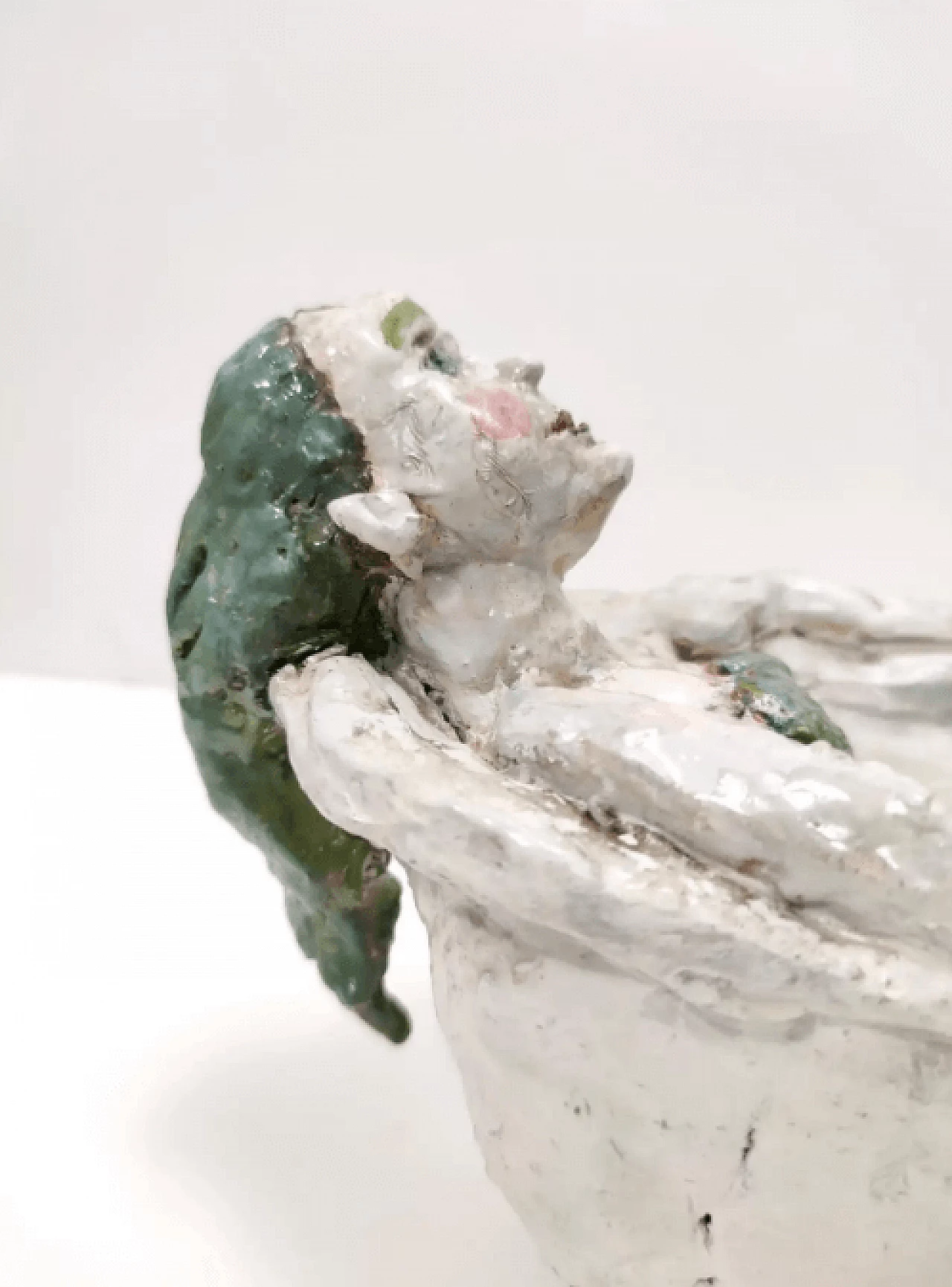 Sirena nella vasca da bagno, scultura in terracotta laccata, anni '80 10