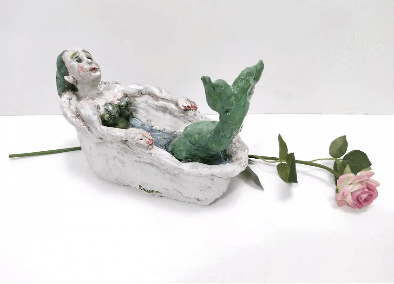 Sirena nella vasca da bagno, scultura in terracotta laccata, anni '80 12