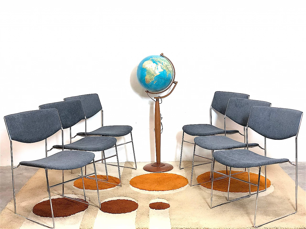 6 Bonomia grey stacking chairs, 1970s 1