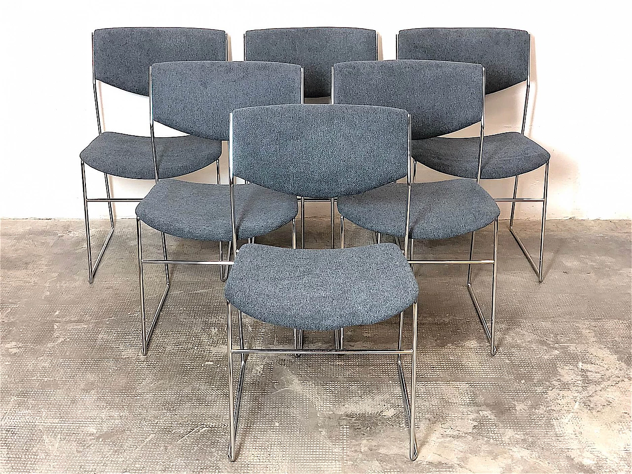 6 Bonomia grey stacking chairs, 1970s 4