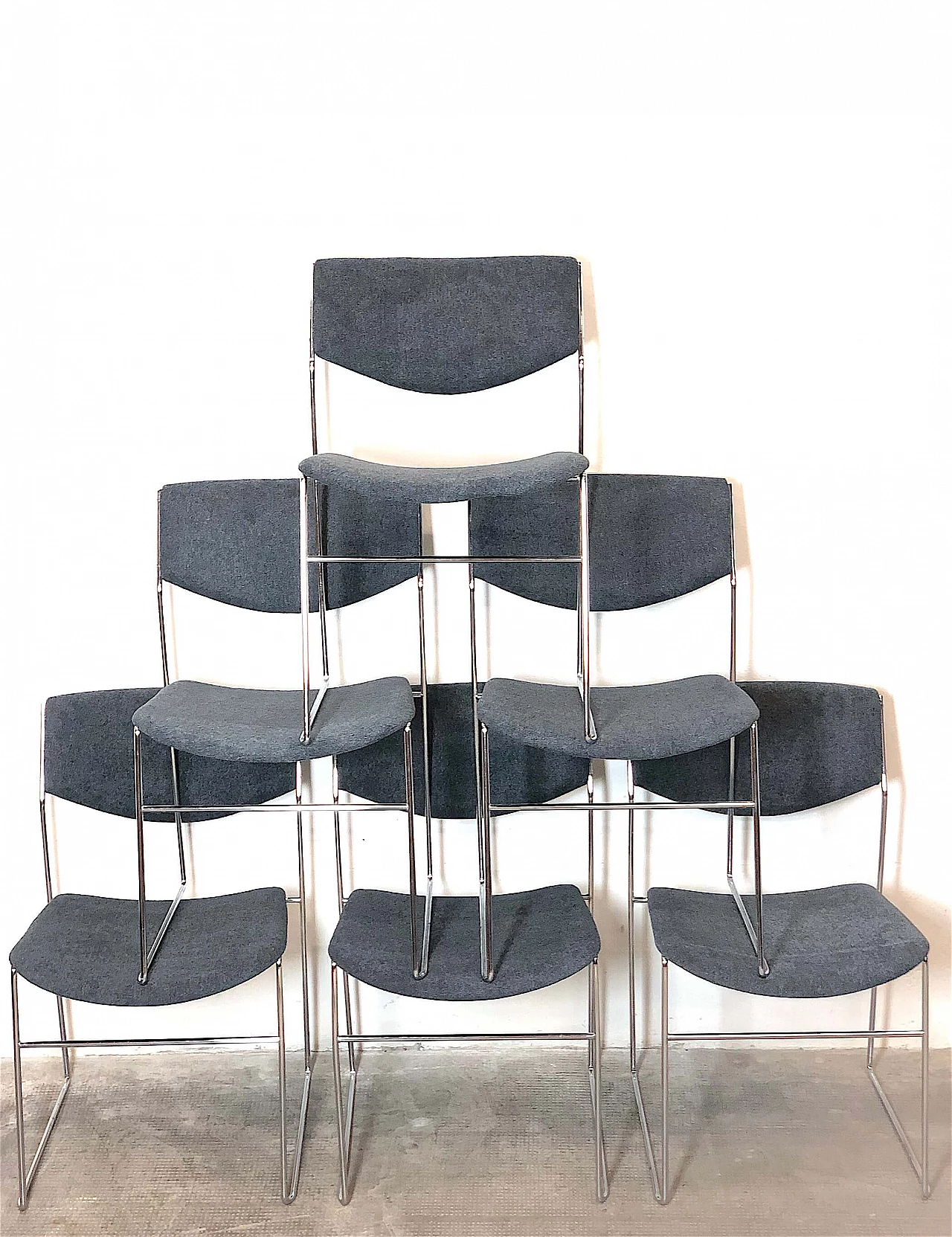 6 Bonomia grey stacking chairs, 1970s 6