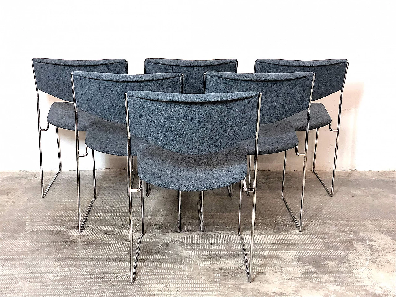 6 Bonomia grey stacking chairs, 1970s 8