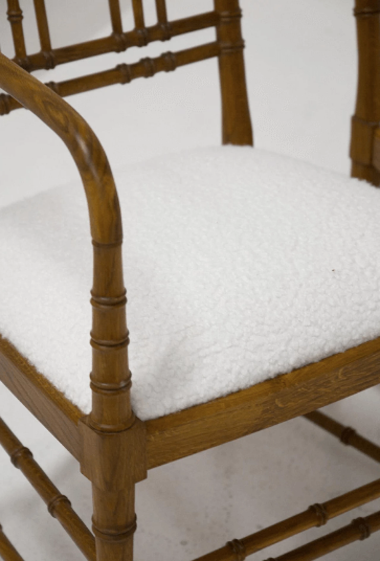 4 Sedie francesi in legno e bouclé, anni '60 2