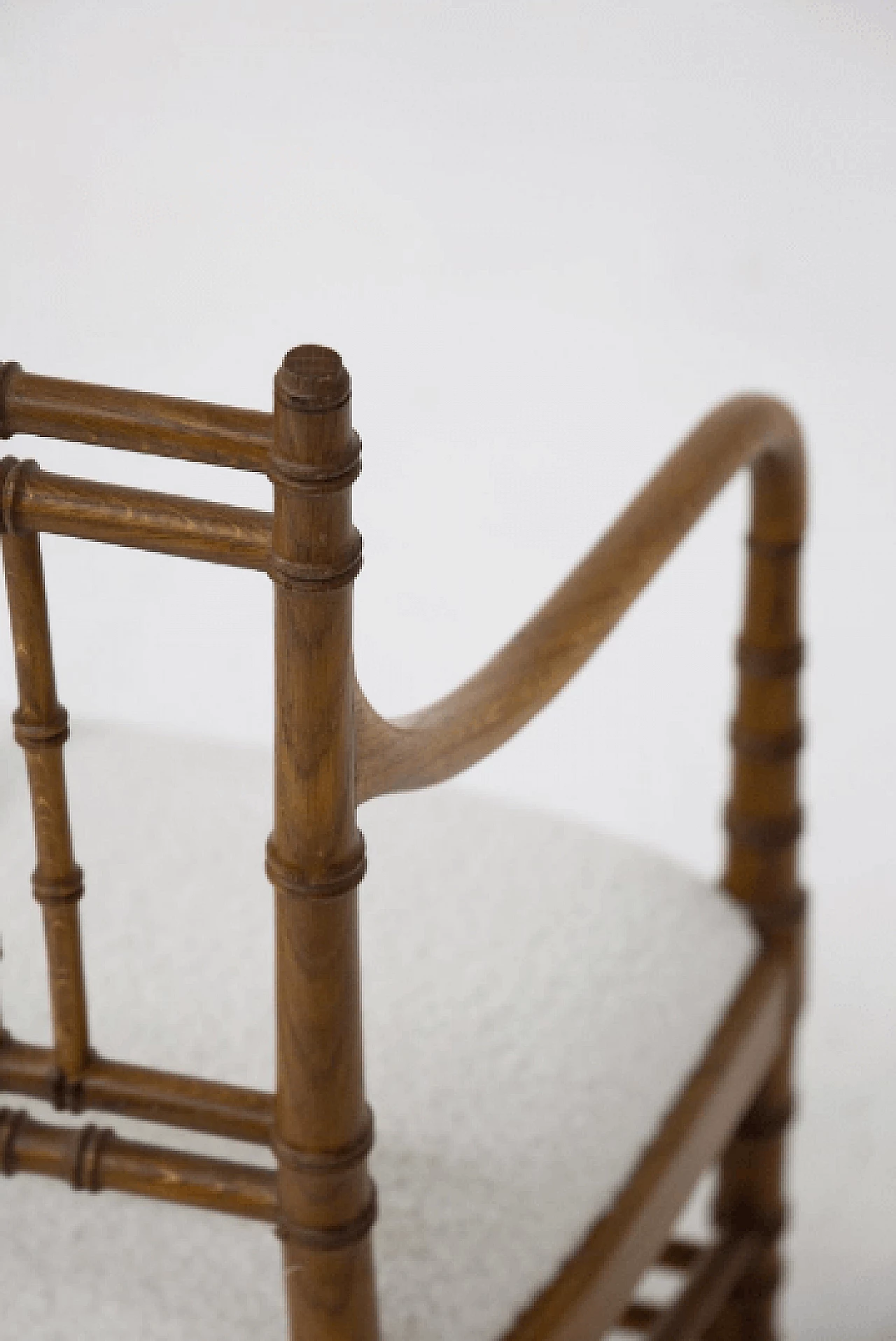 4 Sedie francesi in legno e bouclé, anni '60 8