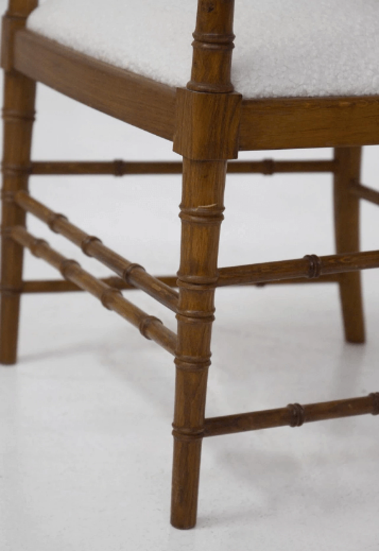 4 Sedie francesi in legno e bouclé, anni '60 9