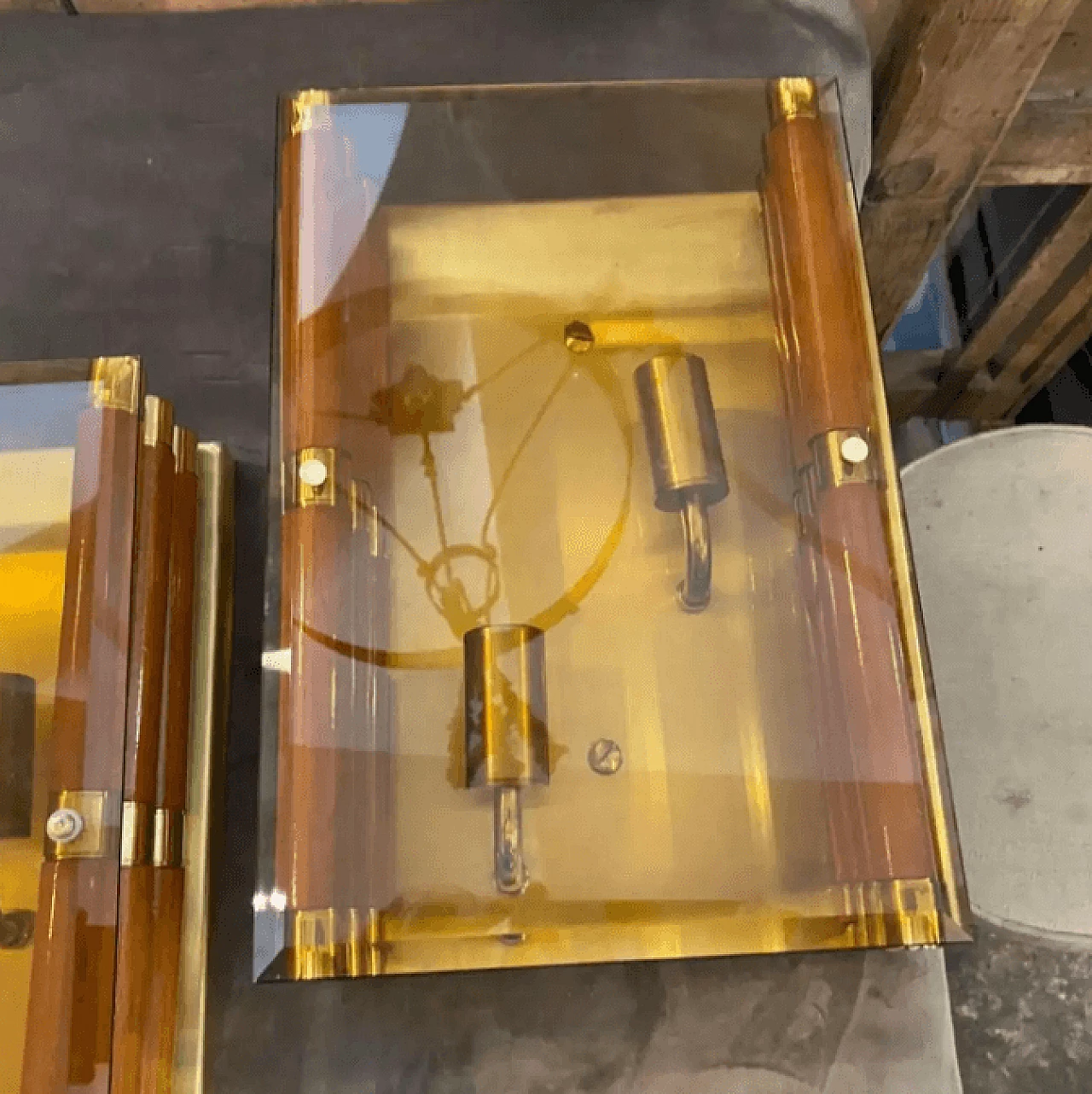 Coppia di lampade da parete in legno, ottone e vetro fumé, anni '70 2