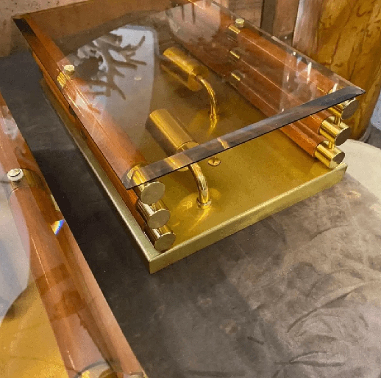 Coppia di lampade da parete in legno, ottone e vetro fumé, anni '70 3