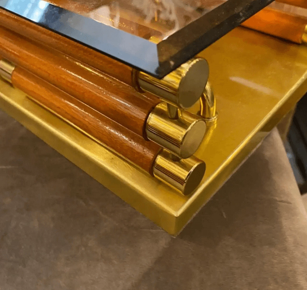 Coppia di lampade da parete in legno, ottone e vetro fumé, anni '70 7