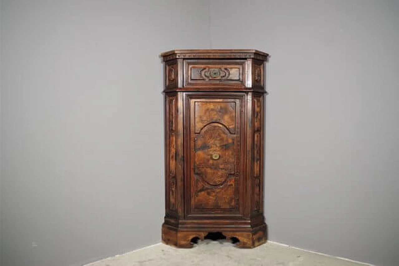 Umbertino corner cabinet in walnut burl, 19th century 1