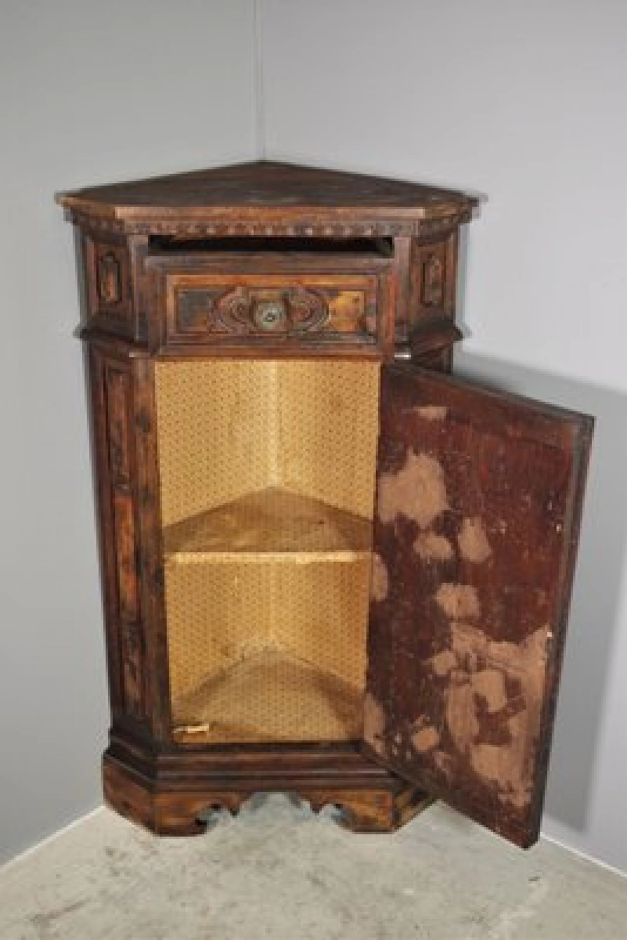 Umbertino corner cabinet in walnut burl, 19th century 10