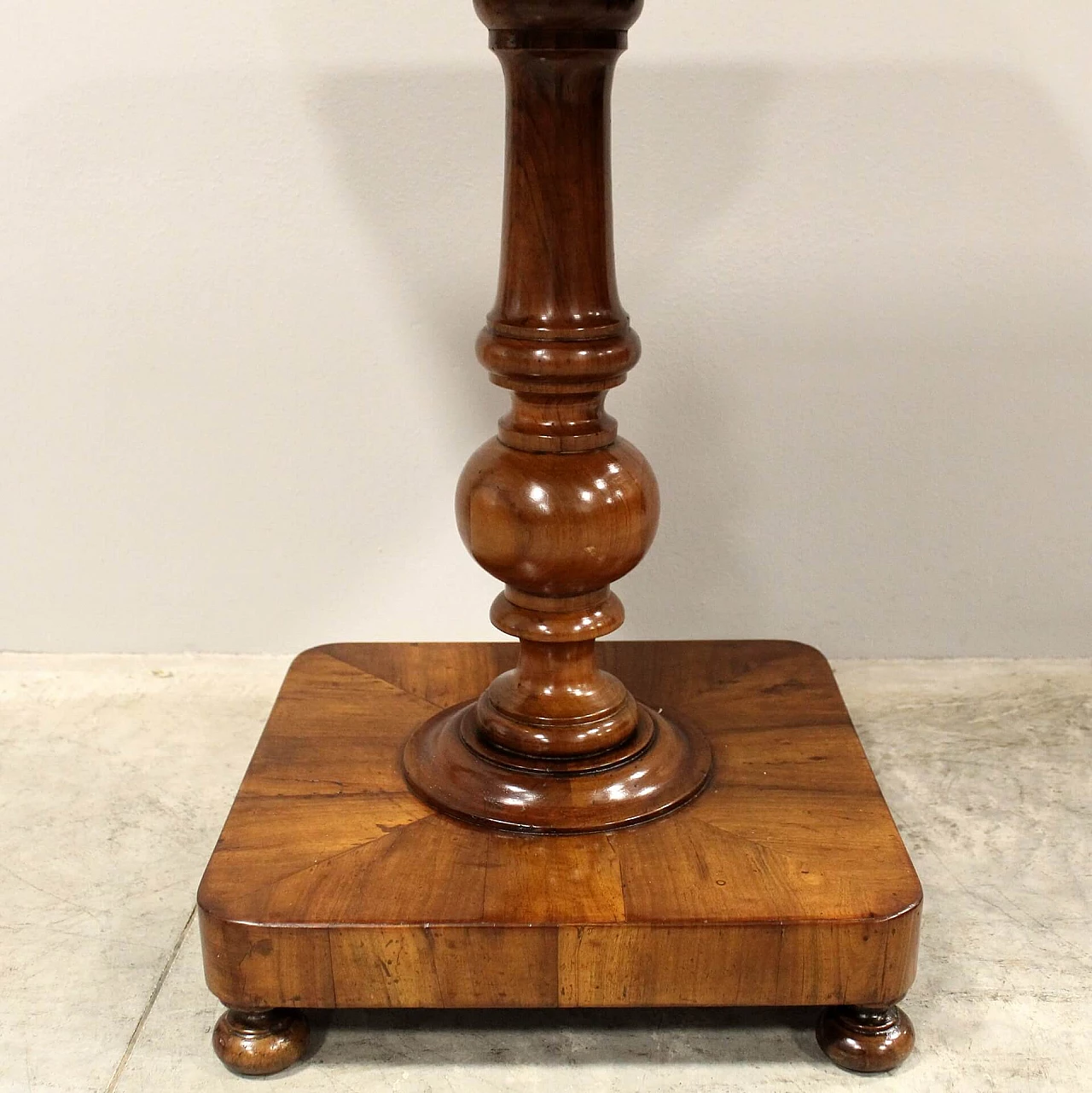 Charles X style walnut coffee table, early 19th century 5