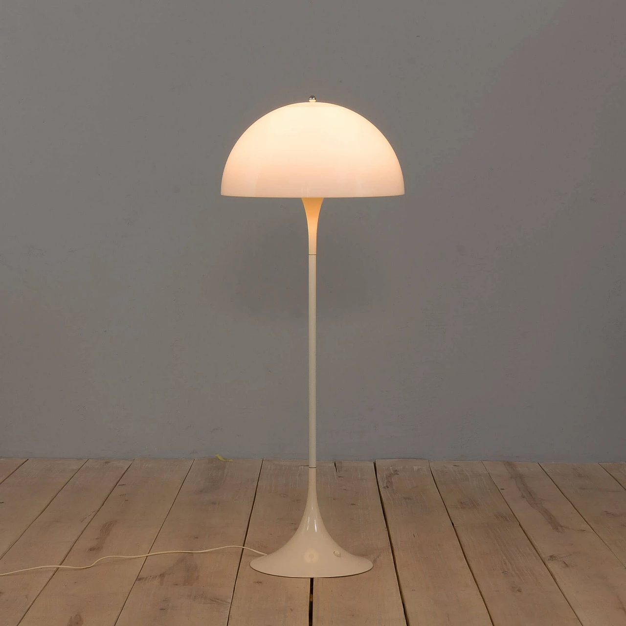 Lampada Panthella di Verner Panton per Louis Poulsen, anni '70 4