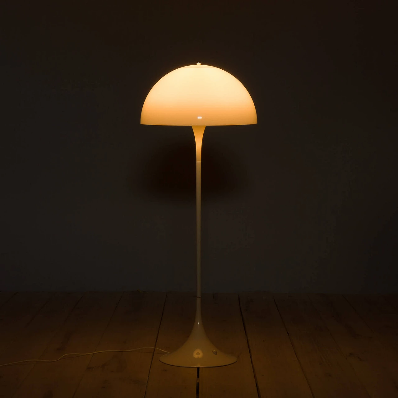 Lampada Panthella di Verner Panton per Louis Poulsen, anni '70 5