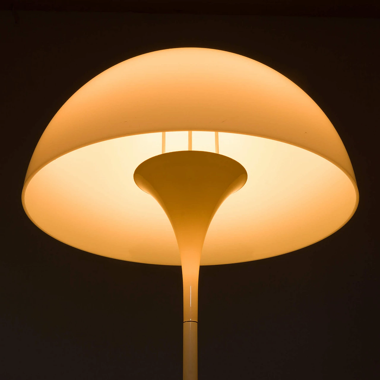 Lampada Panthella di Verner Panton per Louis Poulsen, anni '70 8