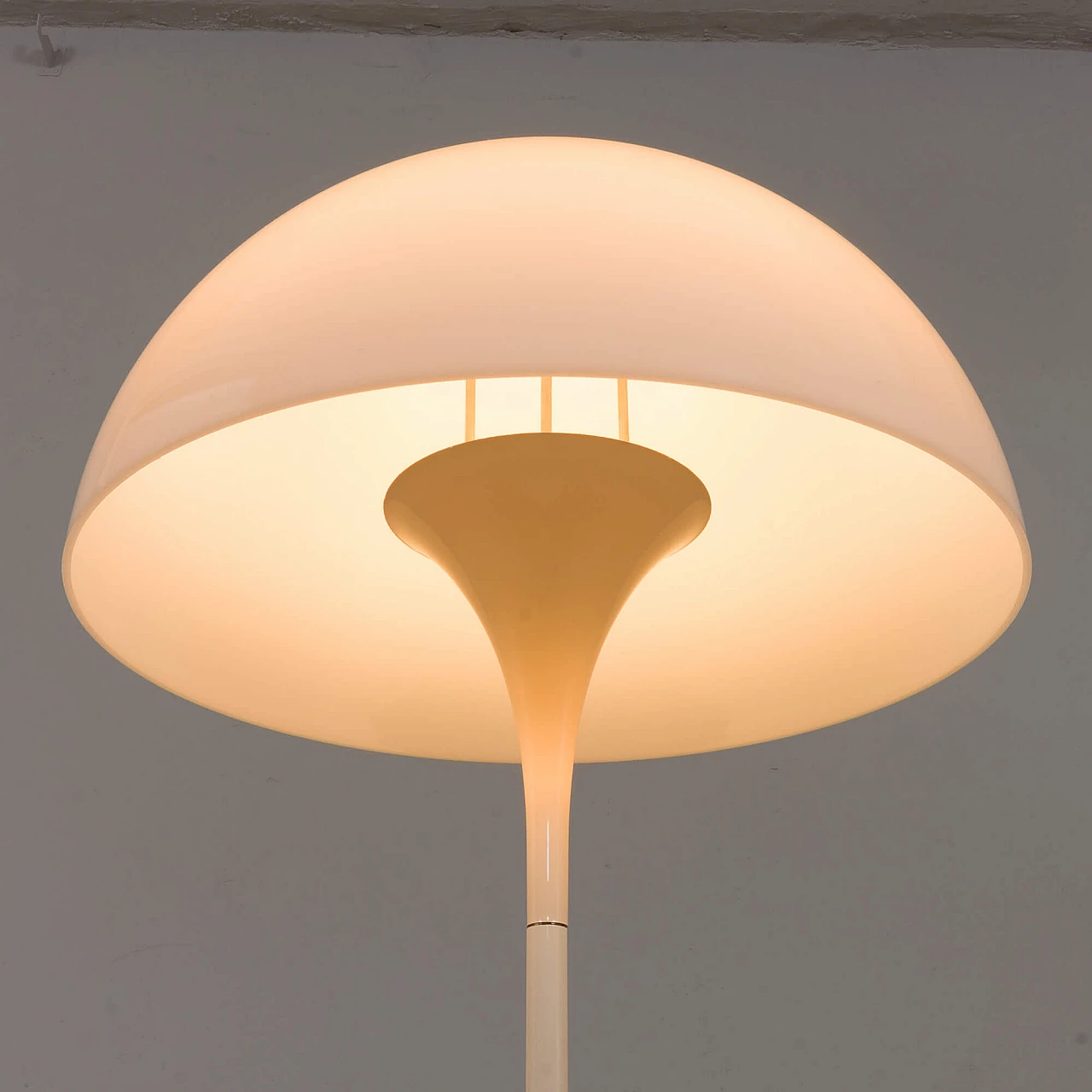 Lampada Panthella di Verner Panton per Louis Poulsen, anni '70 9