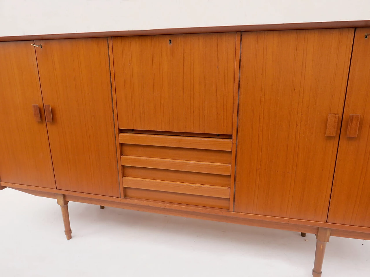 Credenza in legno con anta a ribalta, anni '60 3