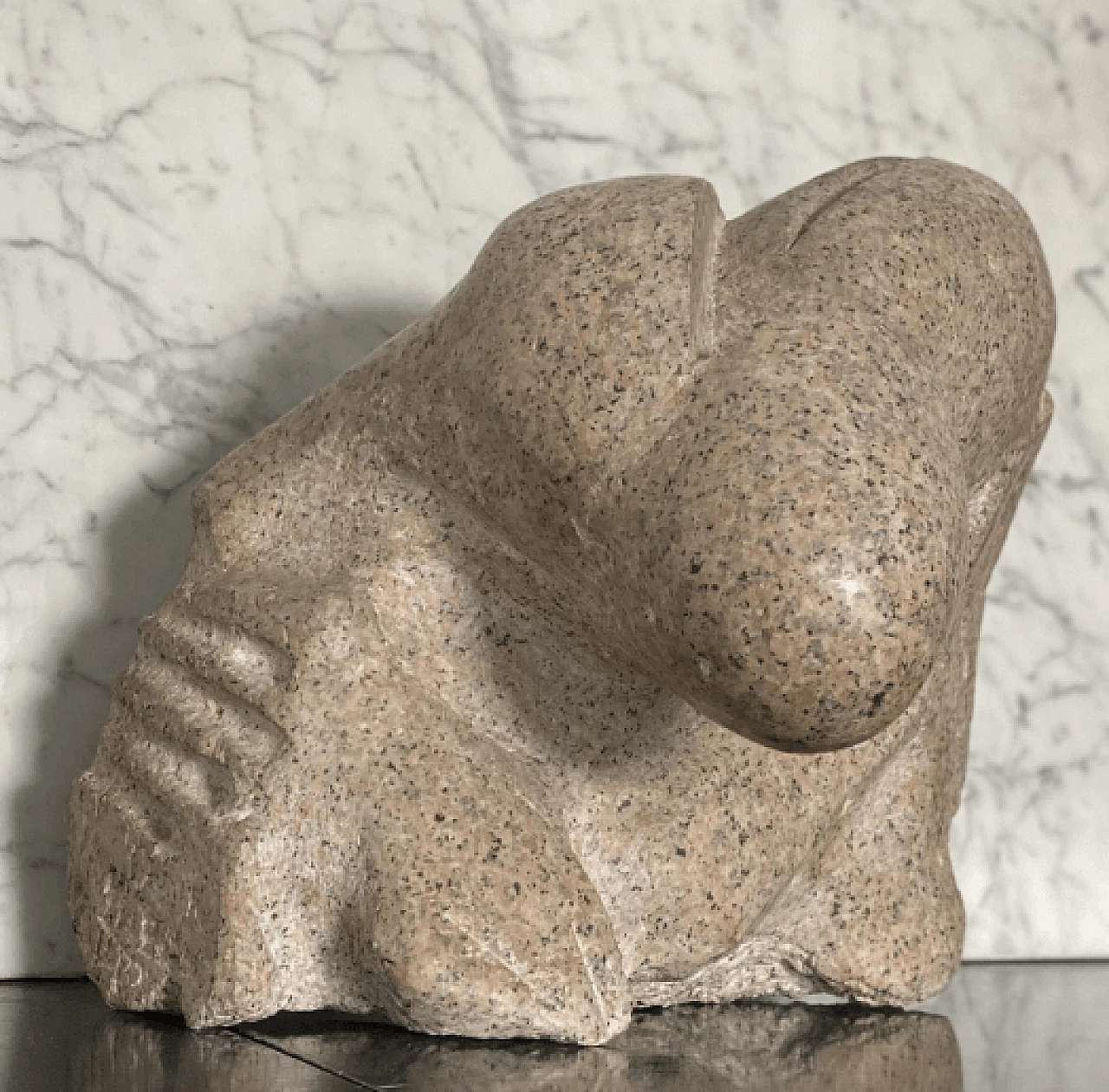 Scultura in granito rosa di Aldo Flecchia, 1973 2