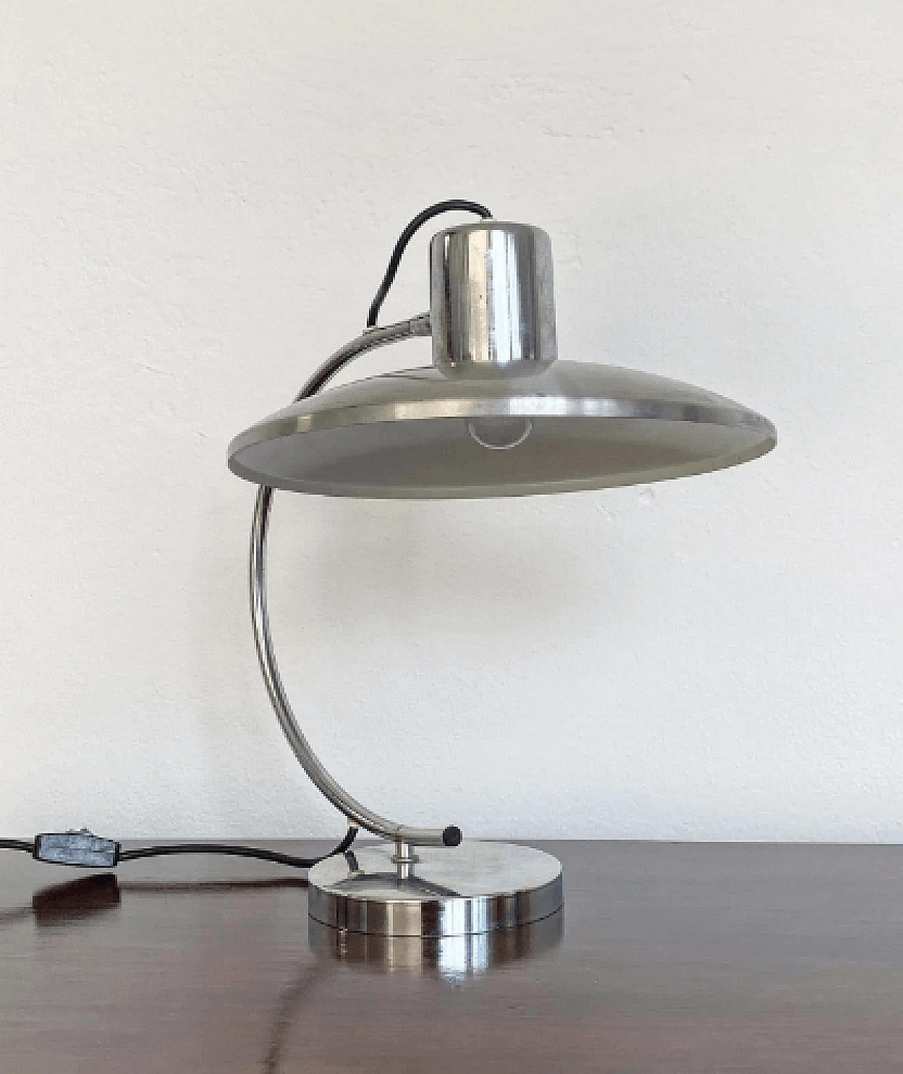 Lampada da tavolo in metallo e alluminio, anni '60 4