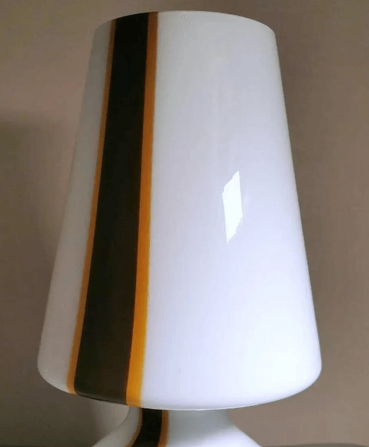 Murano opaline glass table lamp and marble base, 1970s 5