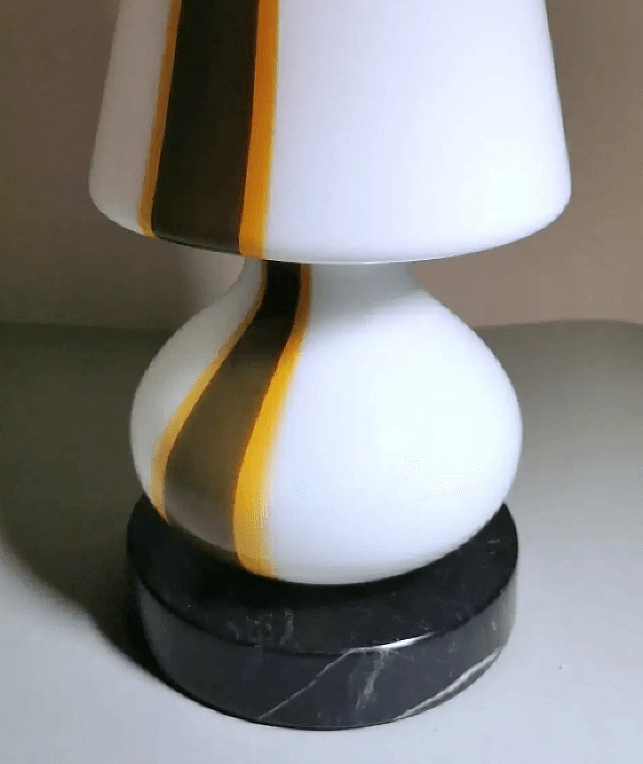 Murano opaline glass table lamp and marble base, 1970s 8