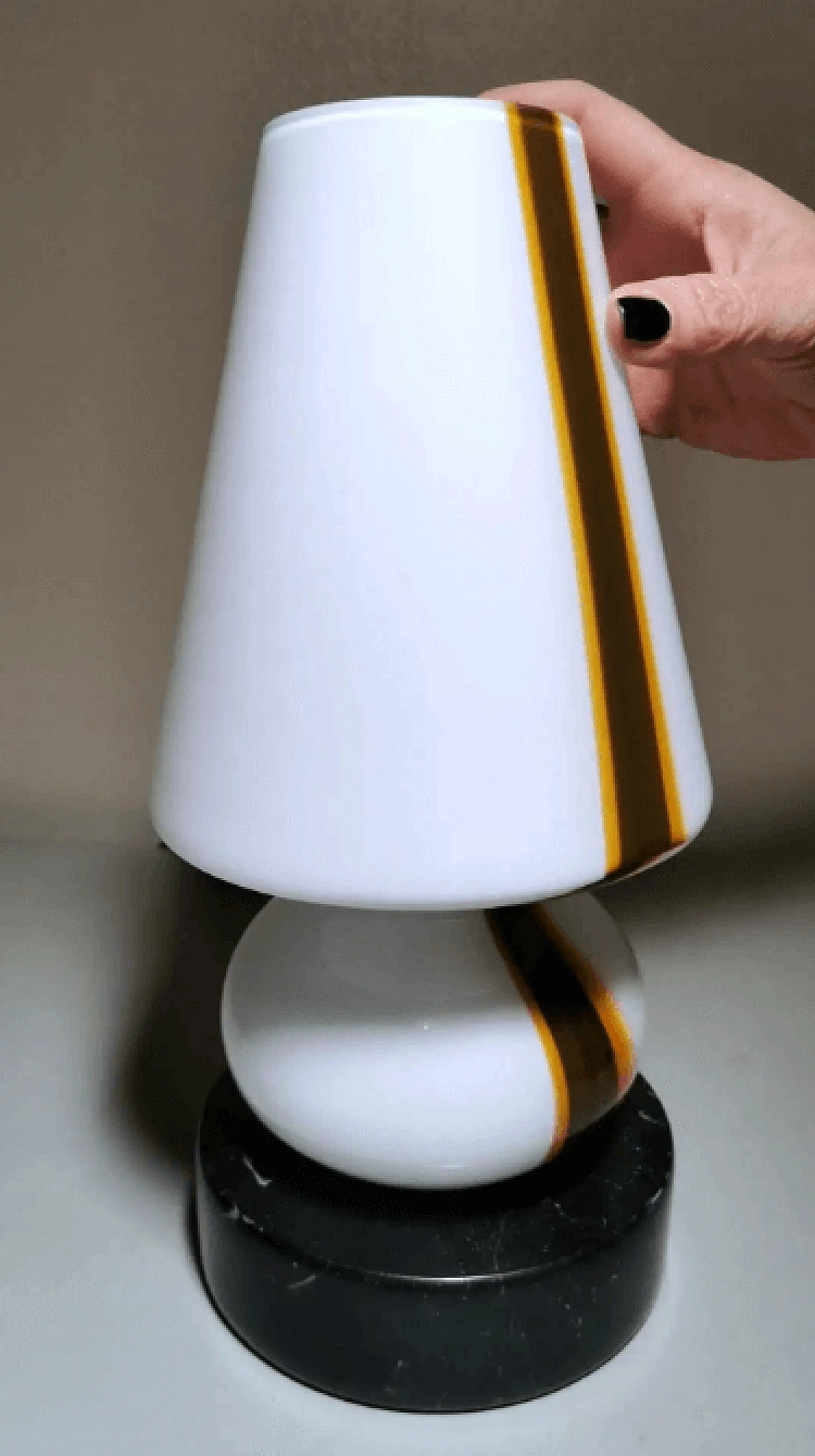 Murano opaline glass table lamp and marble base, 1970s 14