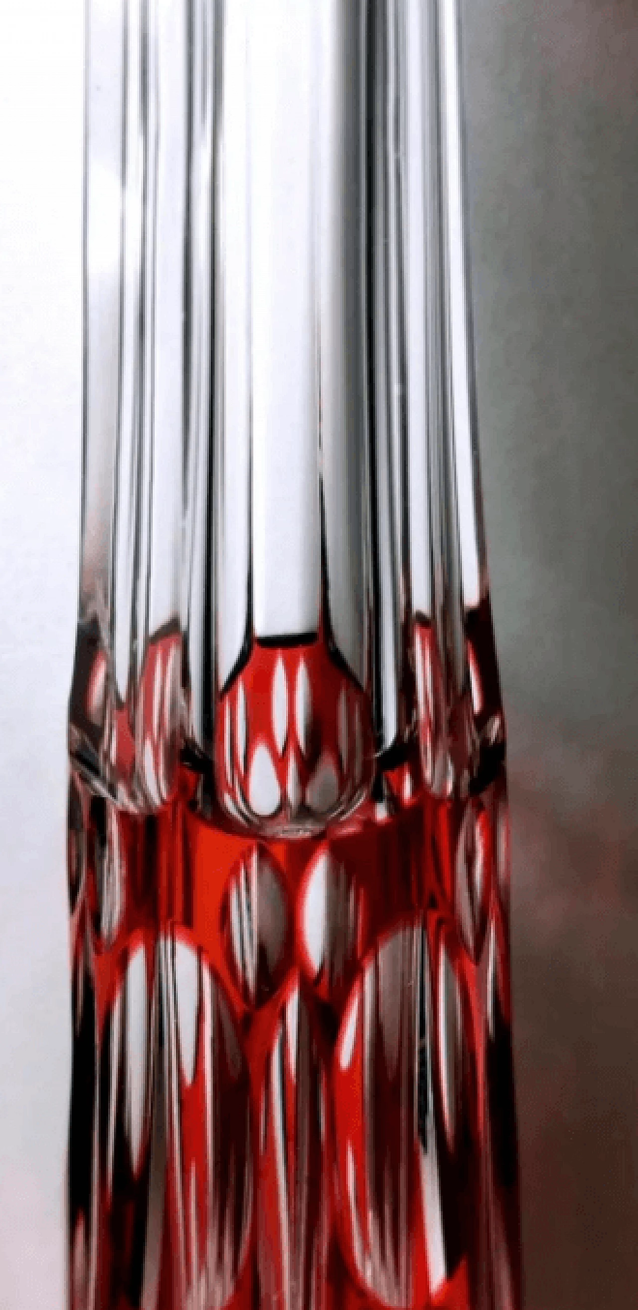 Bottiglia francese in stile Luigi XVI in cristallo rosso molato e intagliato a mano, anni '30 8