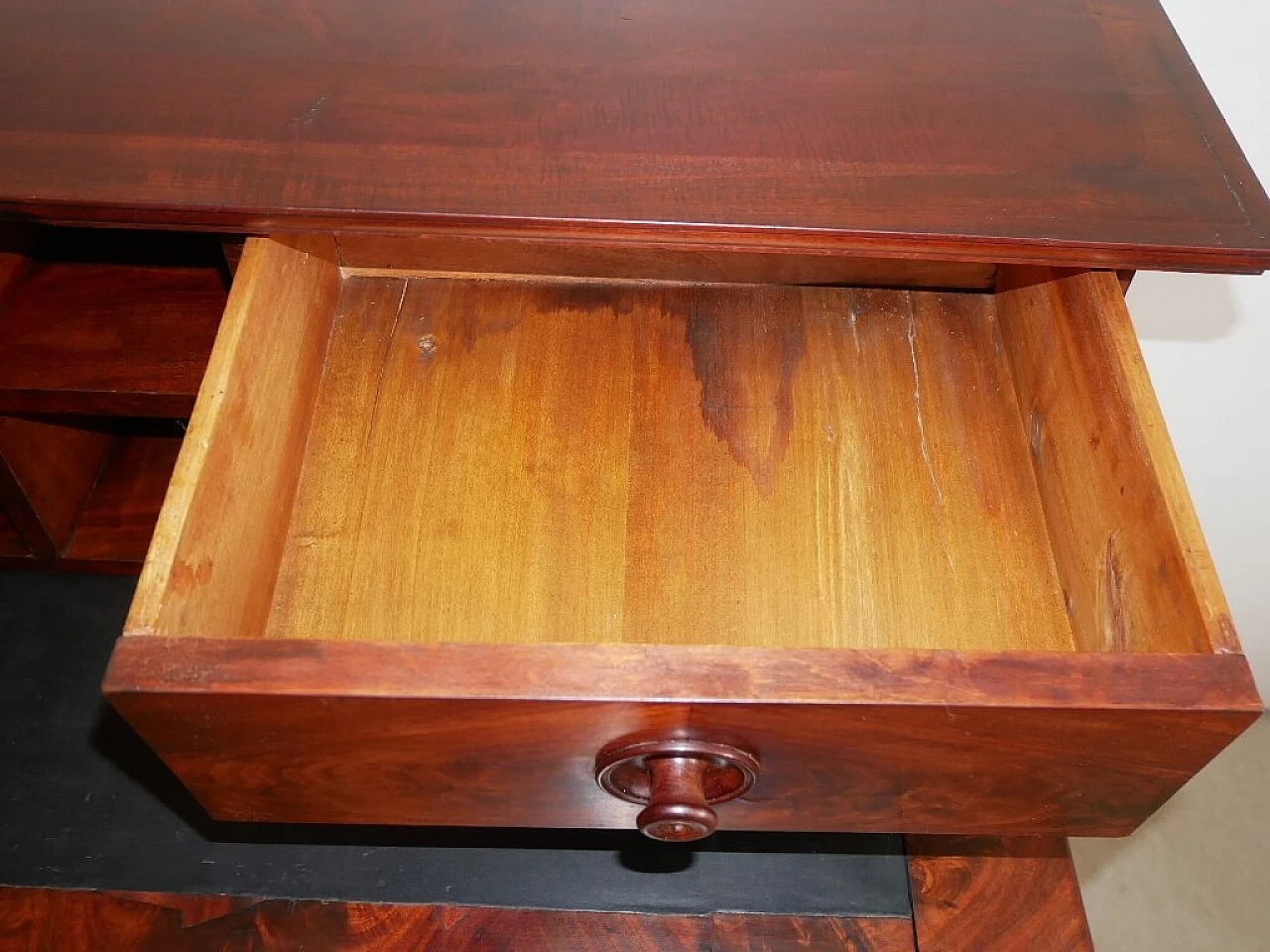 Desk with mahogany feather bookcase, 19th century 10