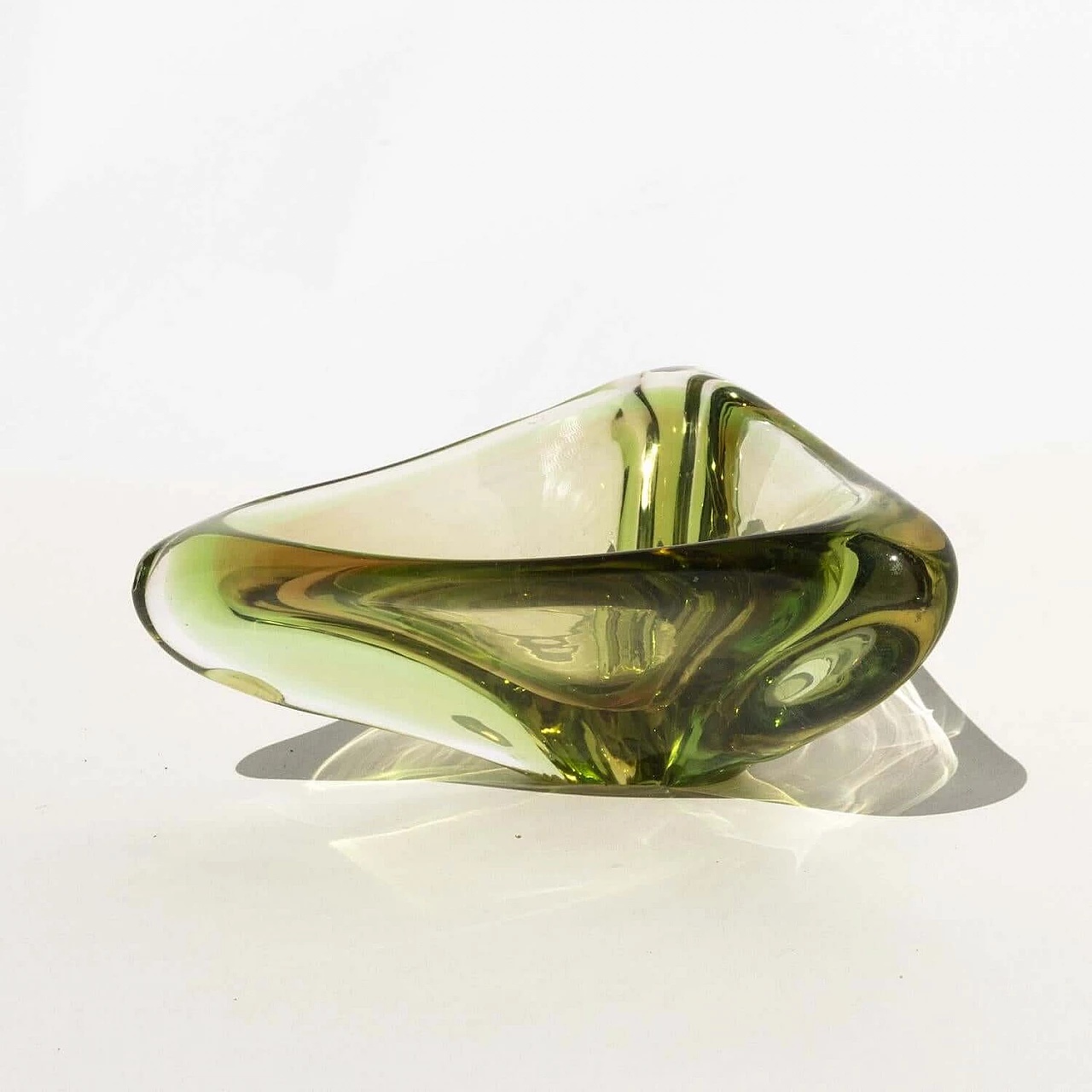 Murano glass ashtray with uranium, 1960s 1