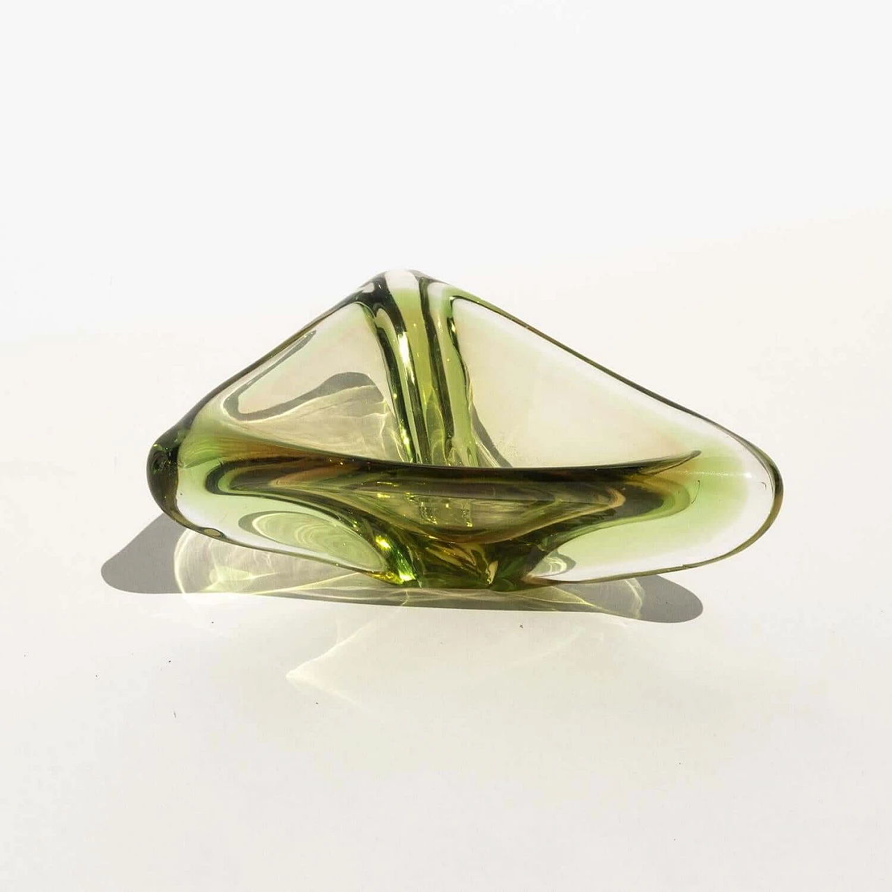 Murano glass ashtray with uranium, 1960s 4