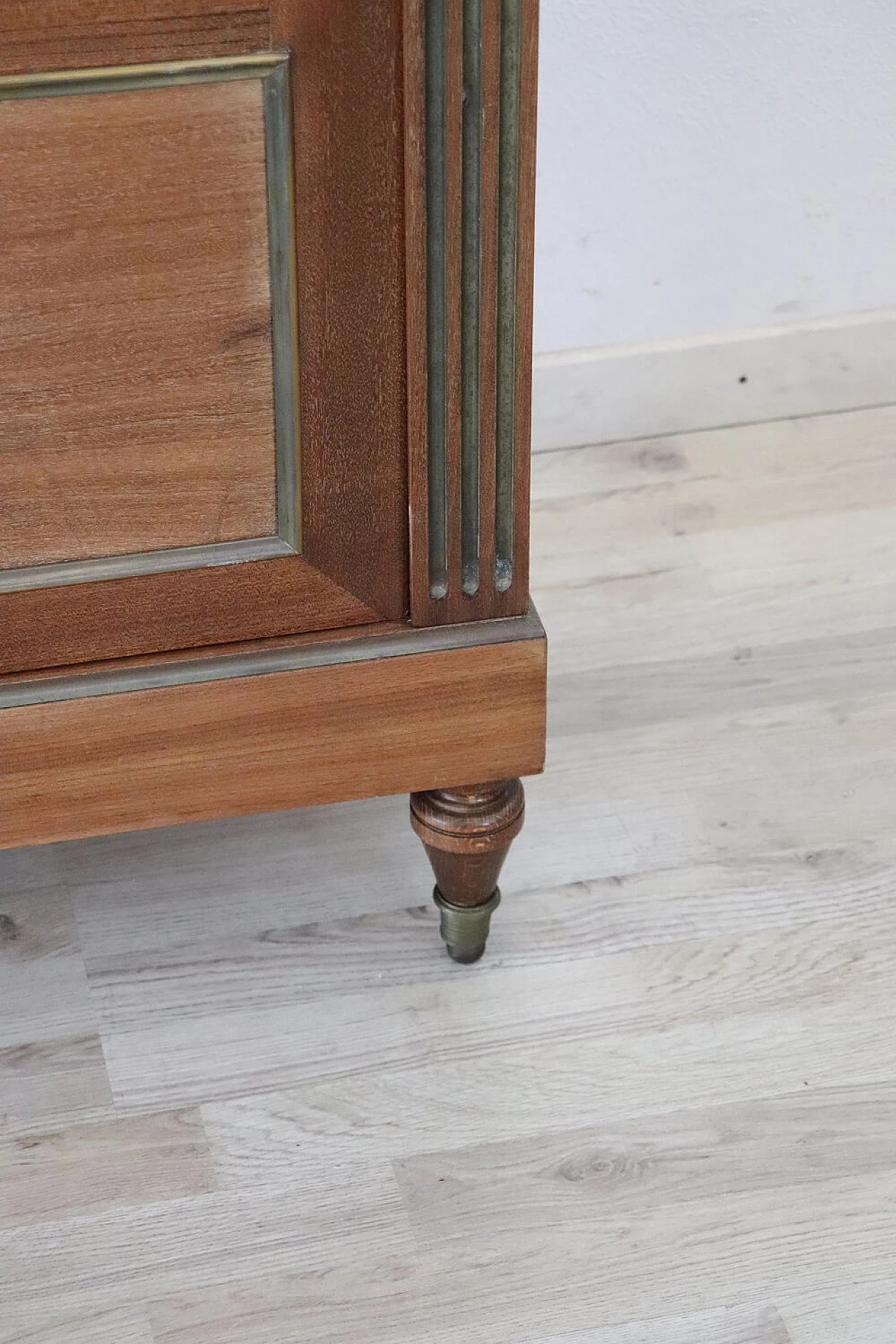 Vetrina in mogano con ante in vetro, primo '900 4