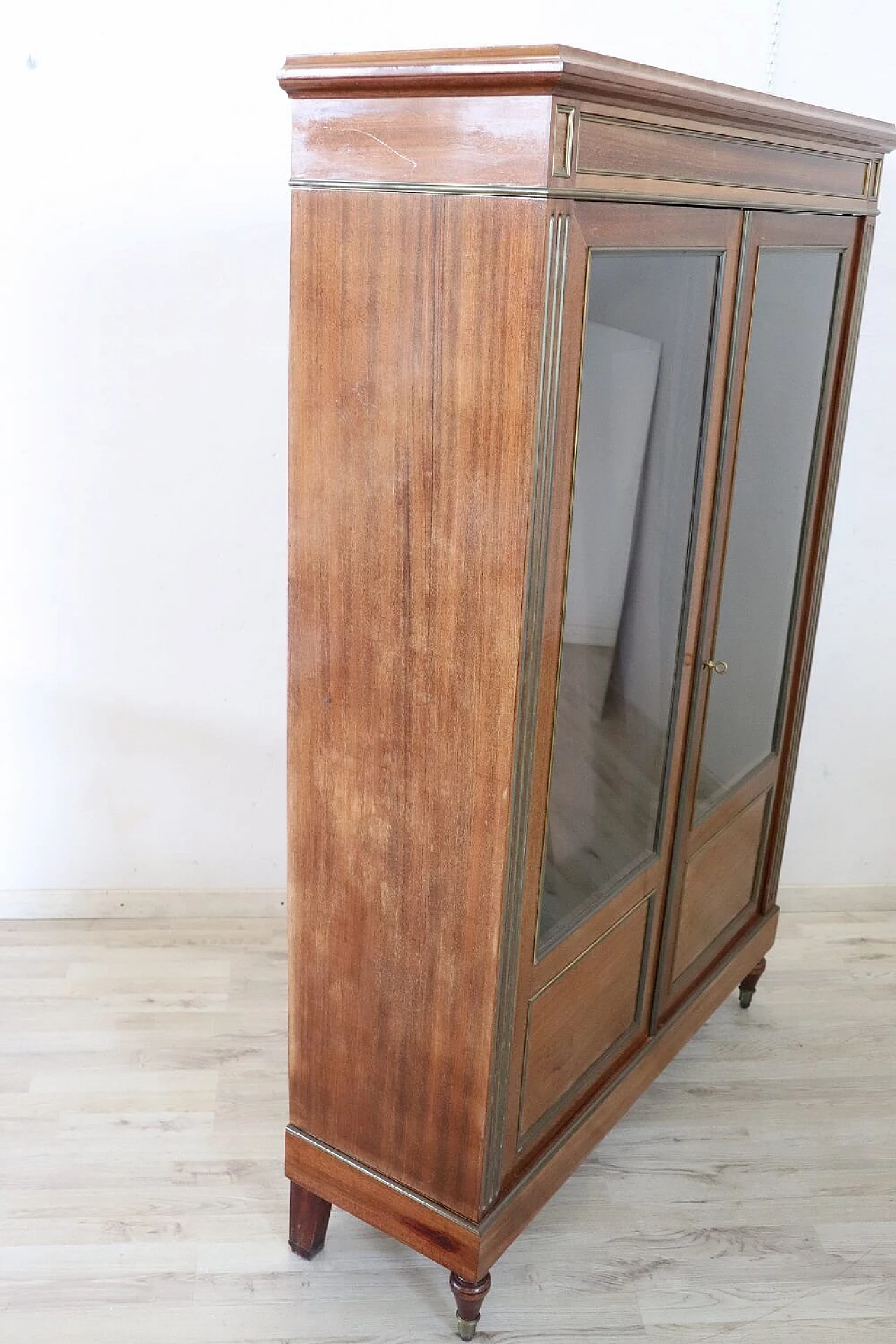 Mahogany display case with glass doors, early 20th century 5