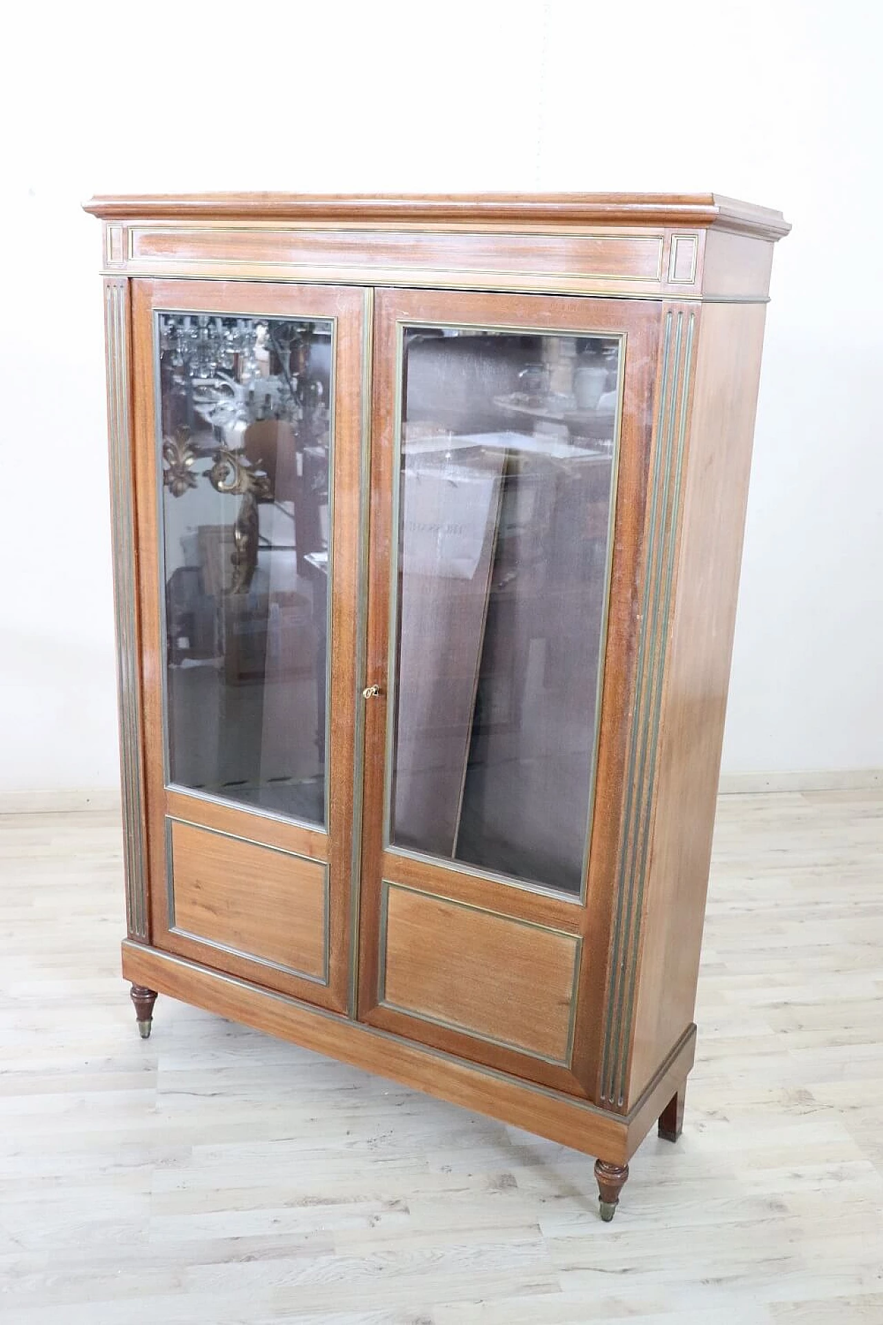 Mahogany display case with glass doors, early 20th century 6