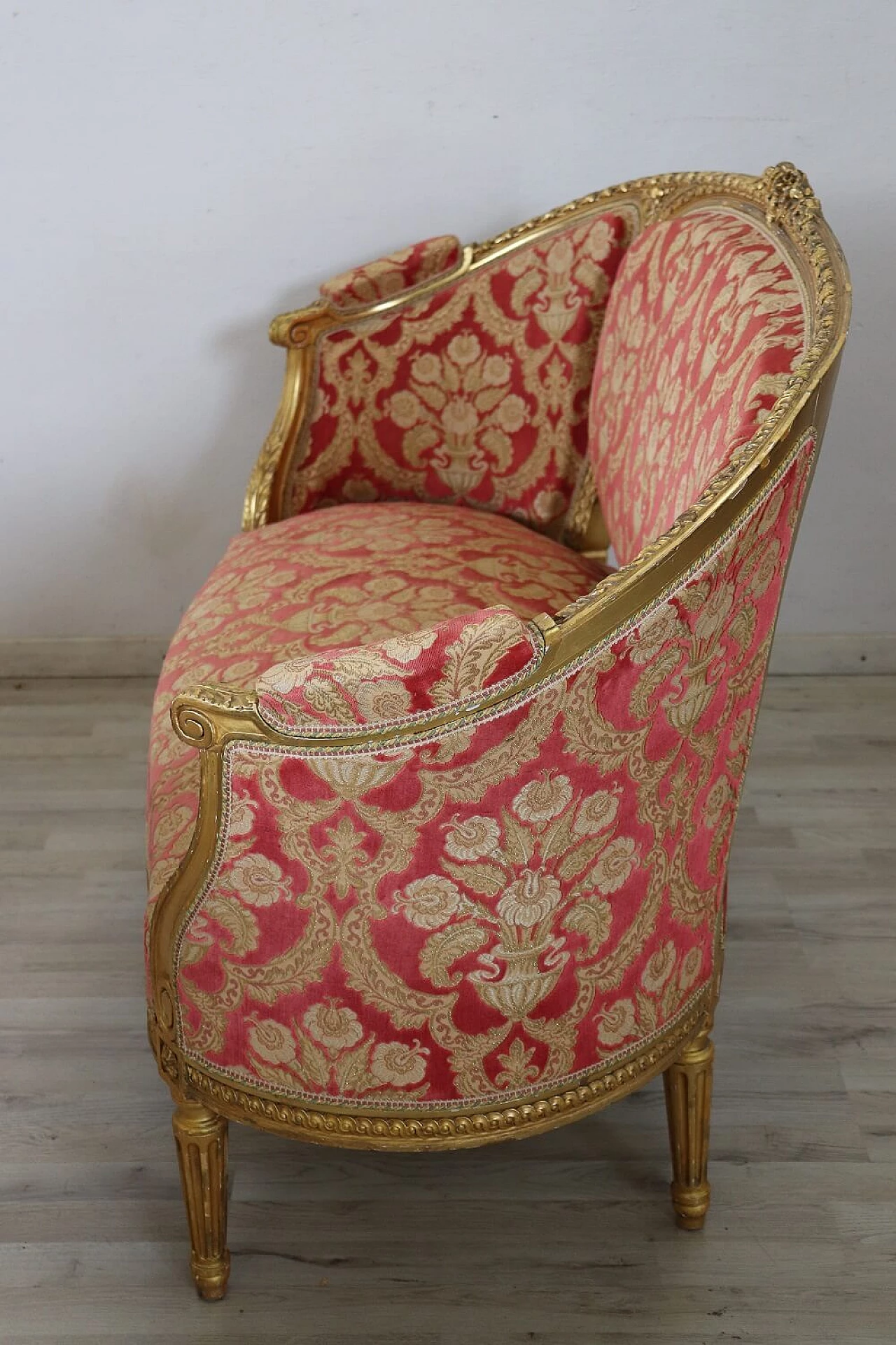 Un divano con 4 poltrone in legno e tessuto stile Luigi XVI, primo '900 5