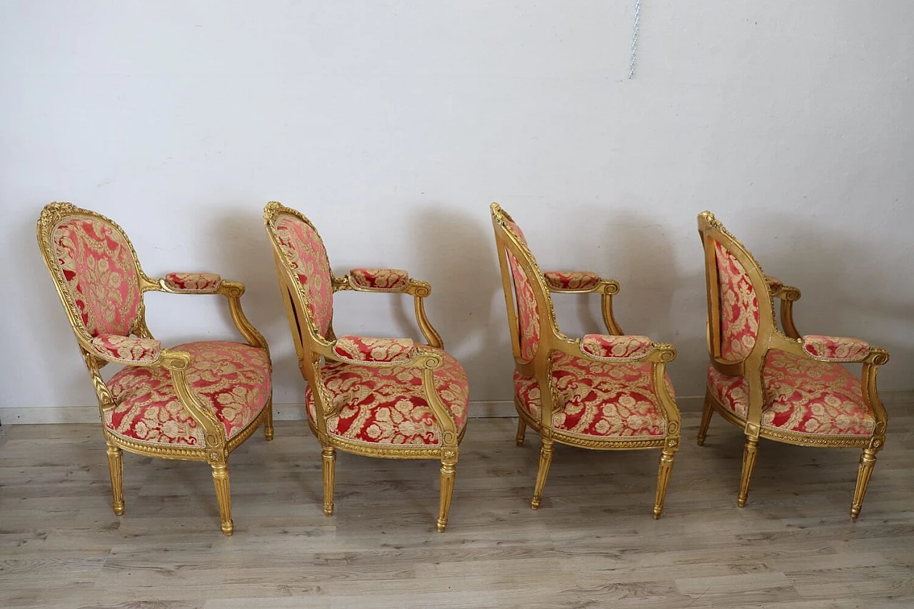 Un divano con 4 poltrone in legno e tessuto stile Luigi XVI, primo '900 10