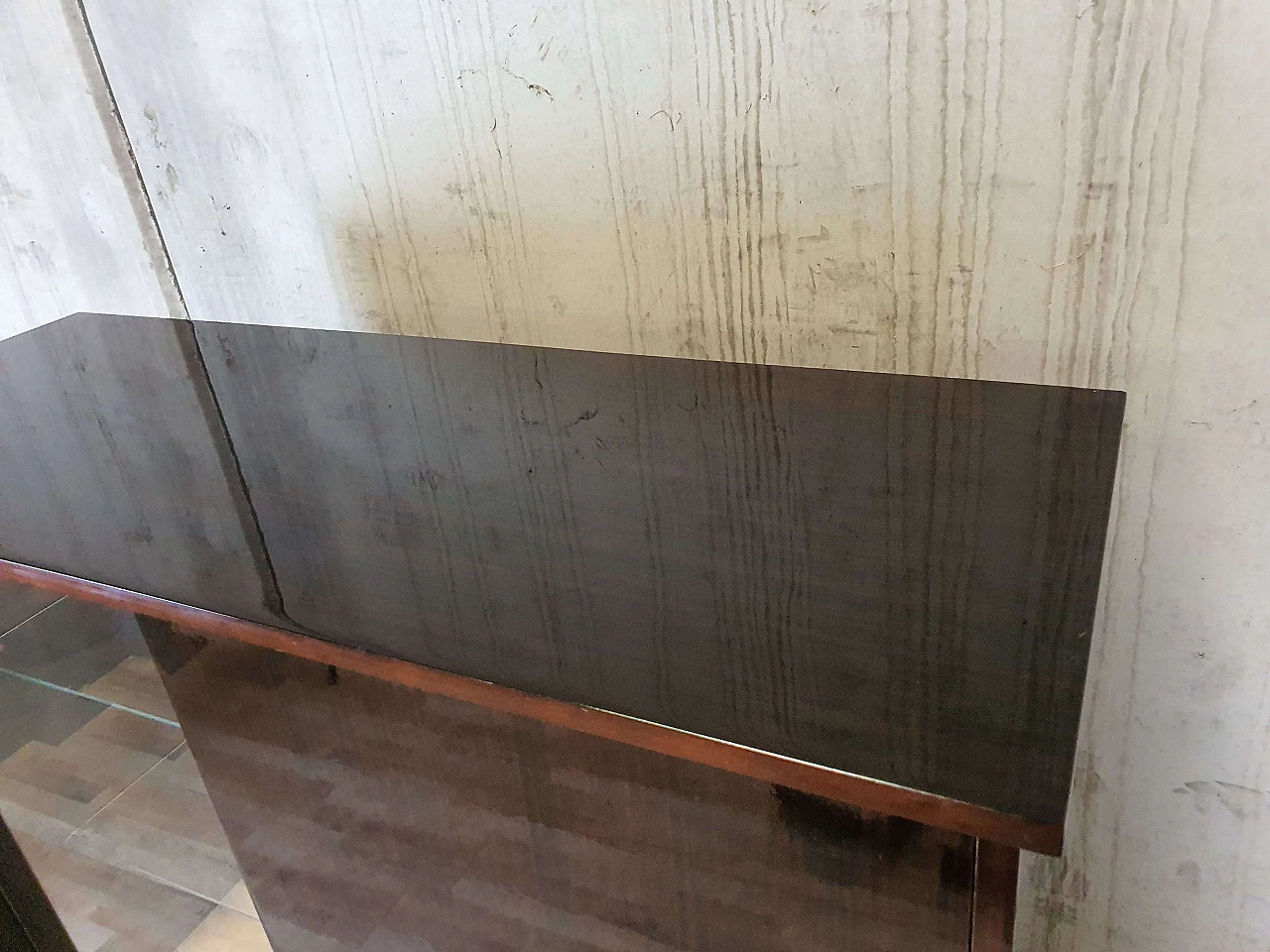 Rosewood showcase with glass shelves, 1950s 7