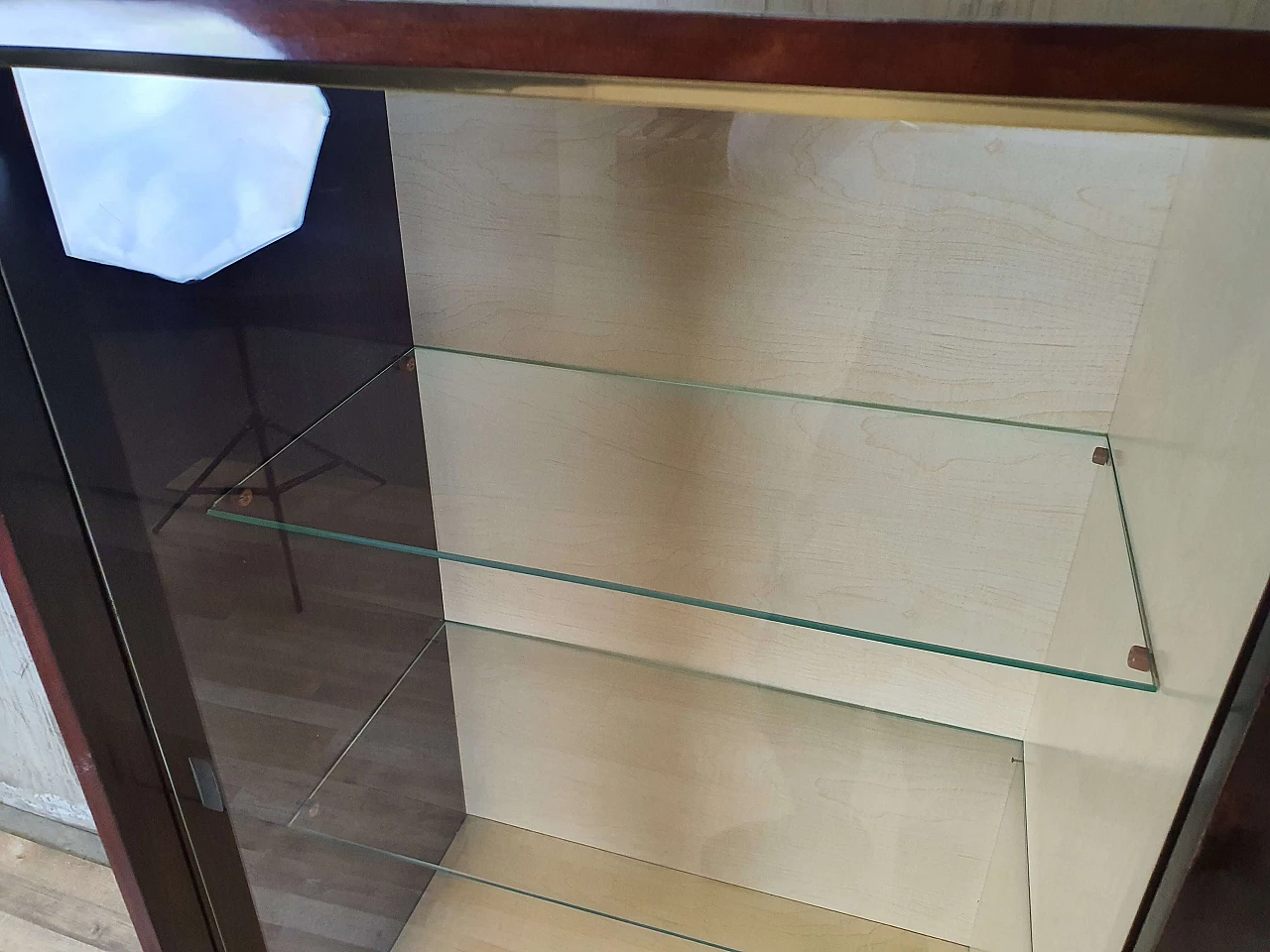 Rosewood showcase with glass shelves, 1950s 12