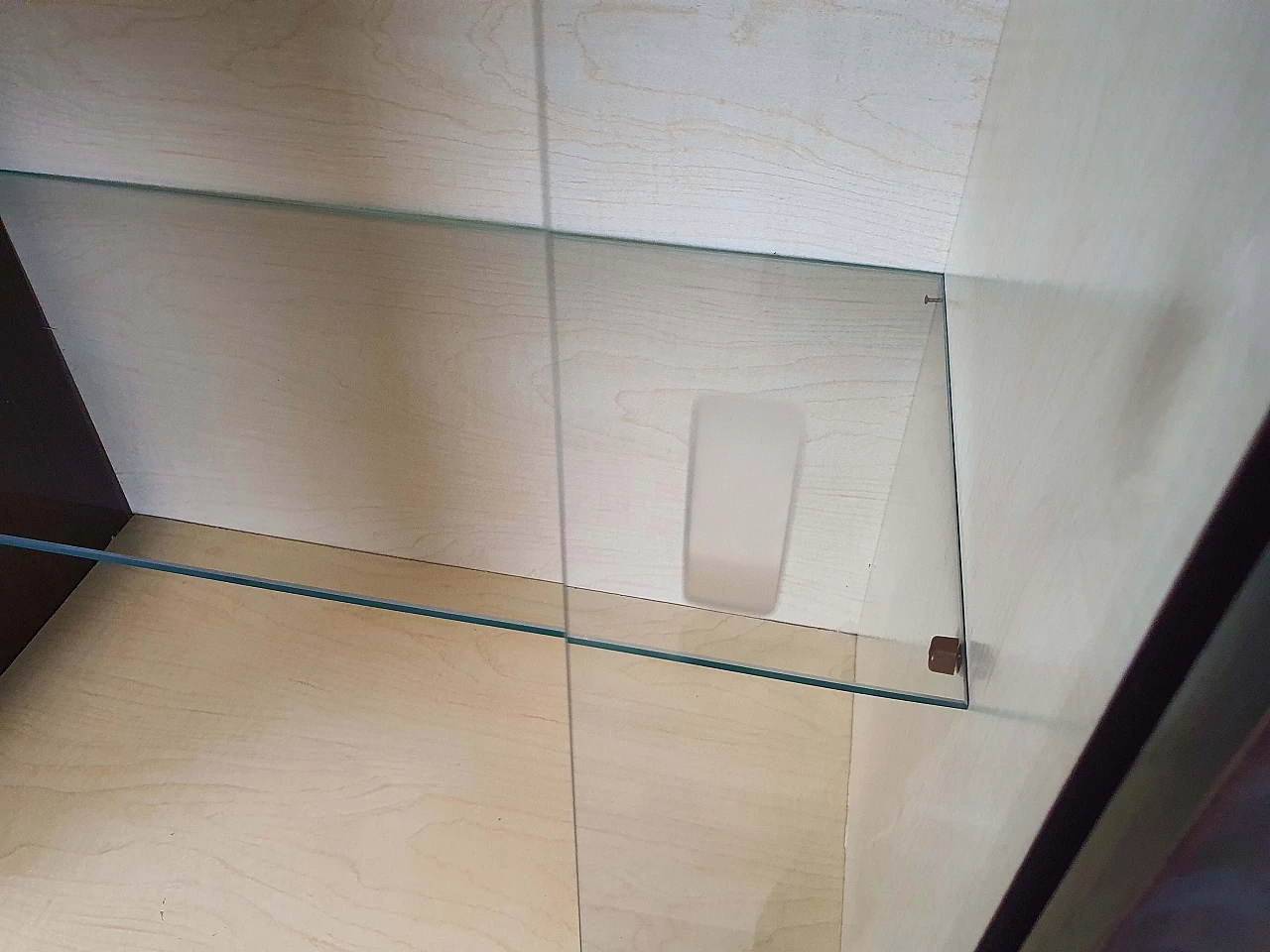 Rosewood showcase with glass shelves, 1950s 14