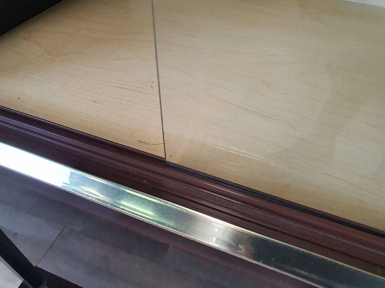 Rosewood showcase with glass shelves, 1950s 15