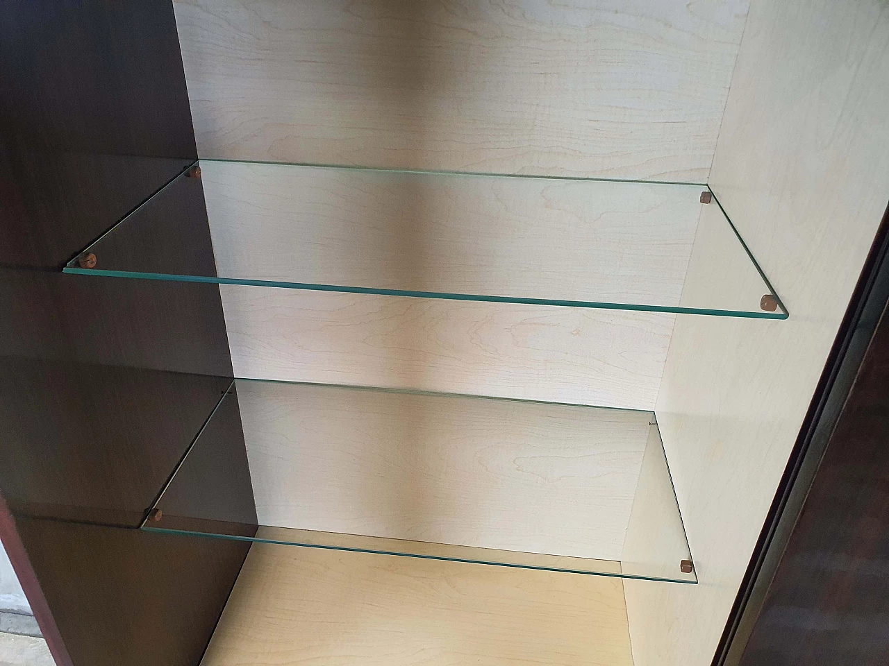 Rosewood showcase with glass shelves, 1950s 16