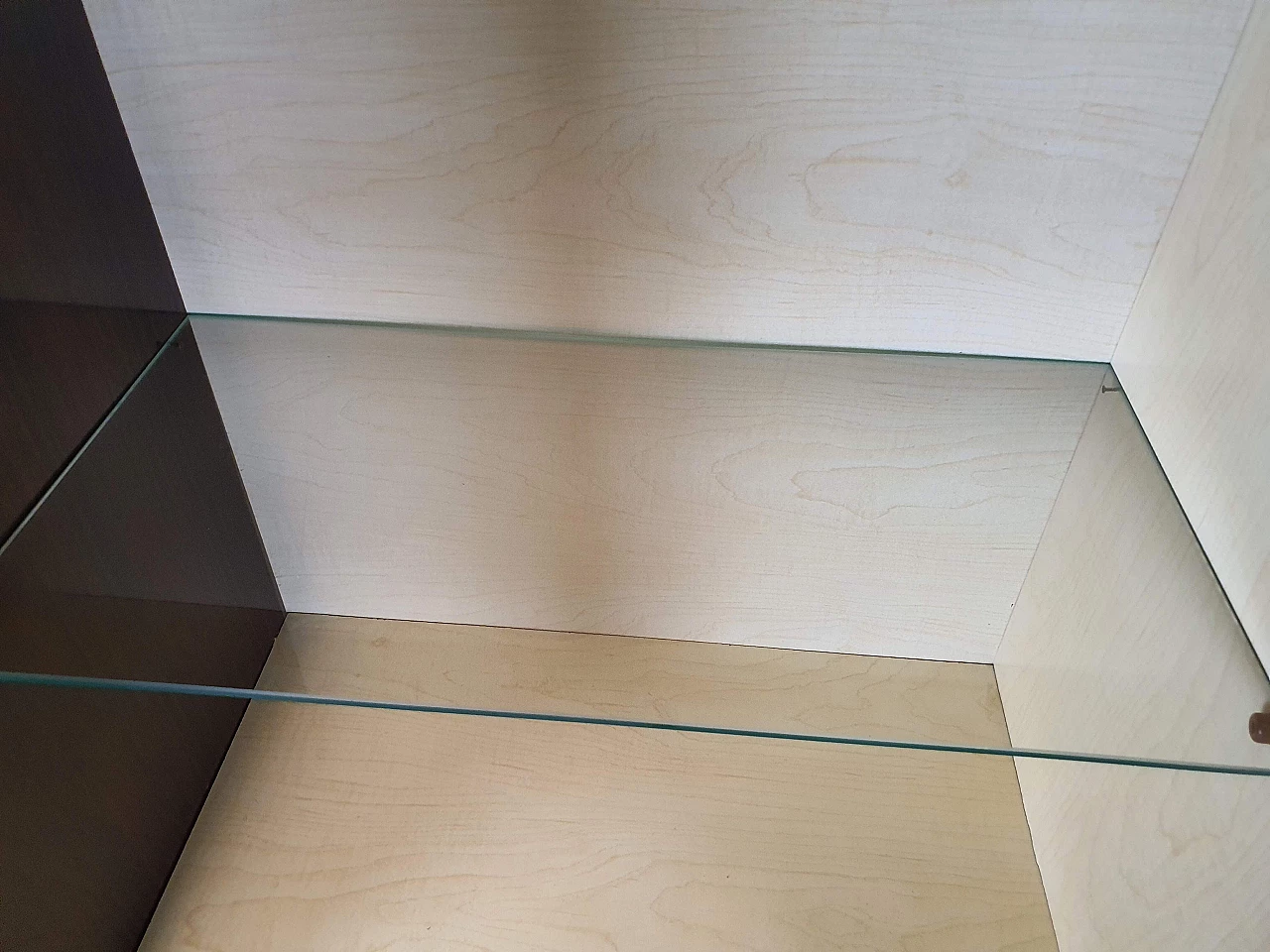 Rosewood showcase with glass shelves, 1950s 18