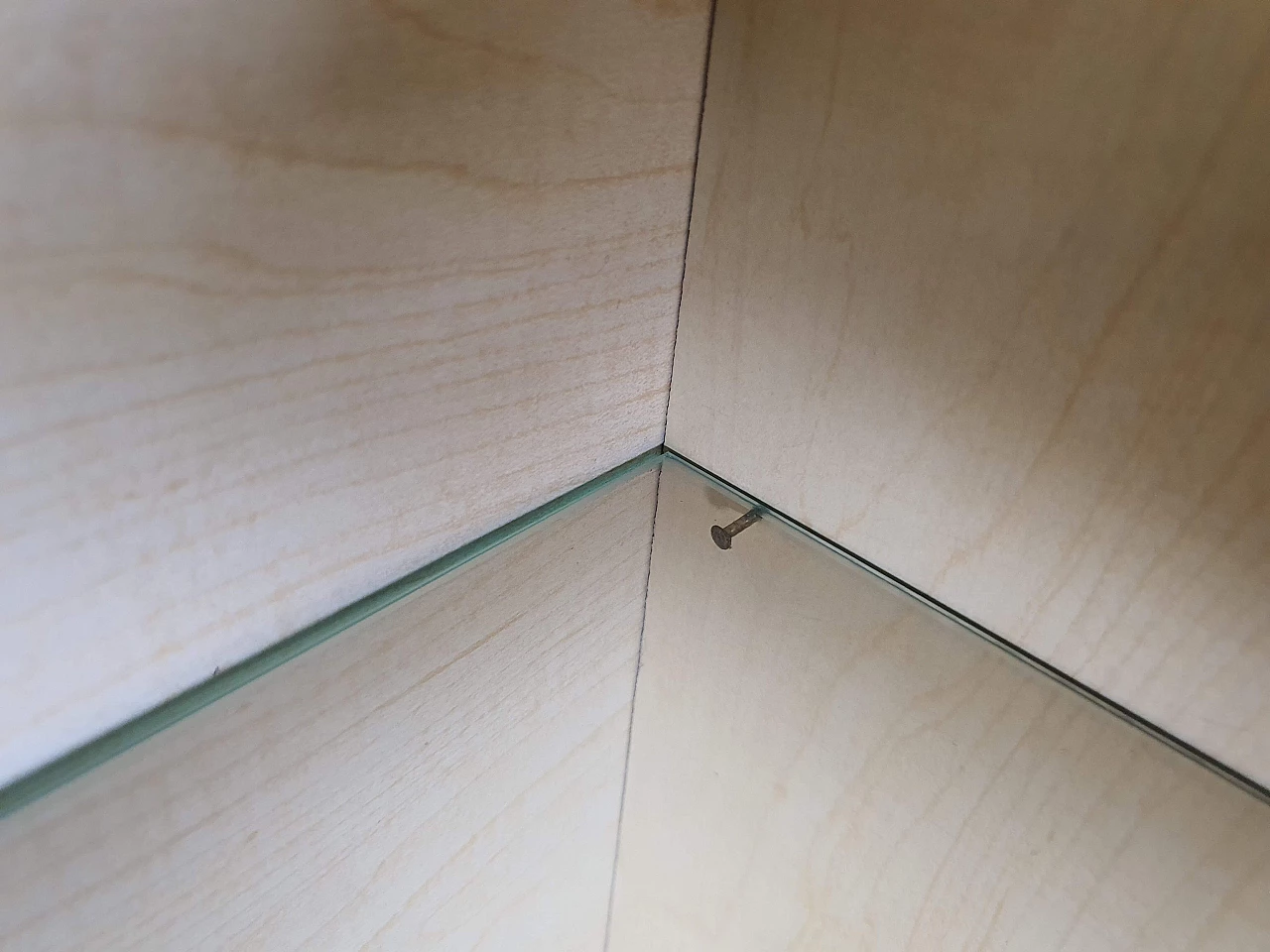 Rosewood showcase with glass shelves, 1950s 22