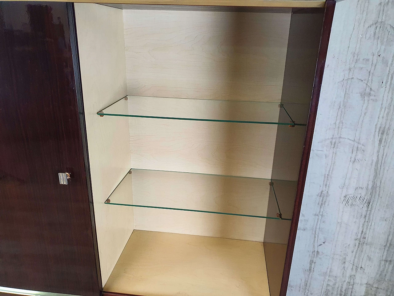 Rosewood showcase with glass shelves, 1950s 26